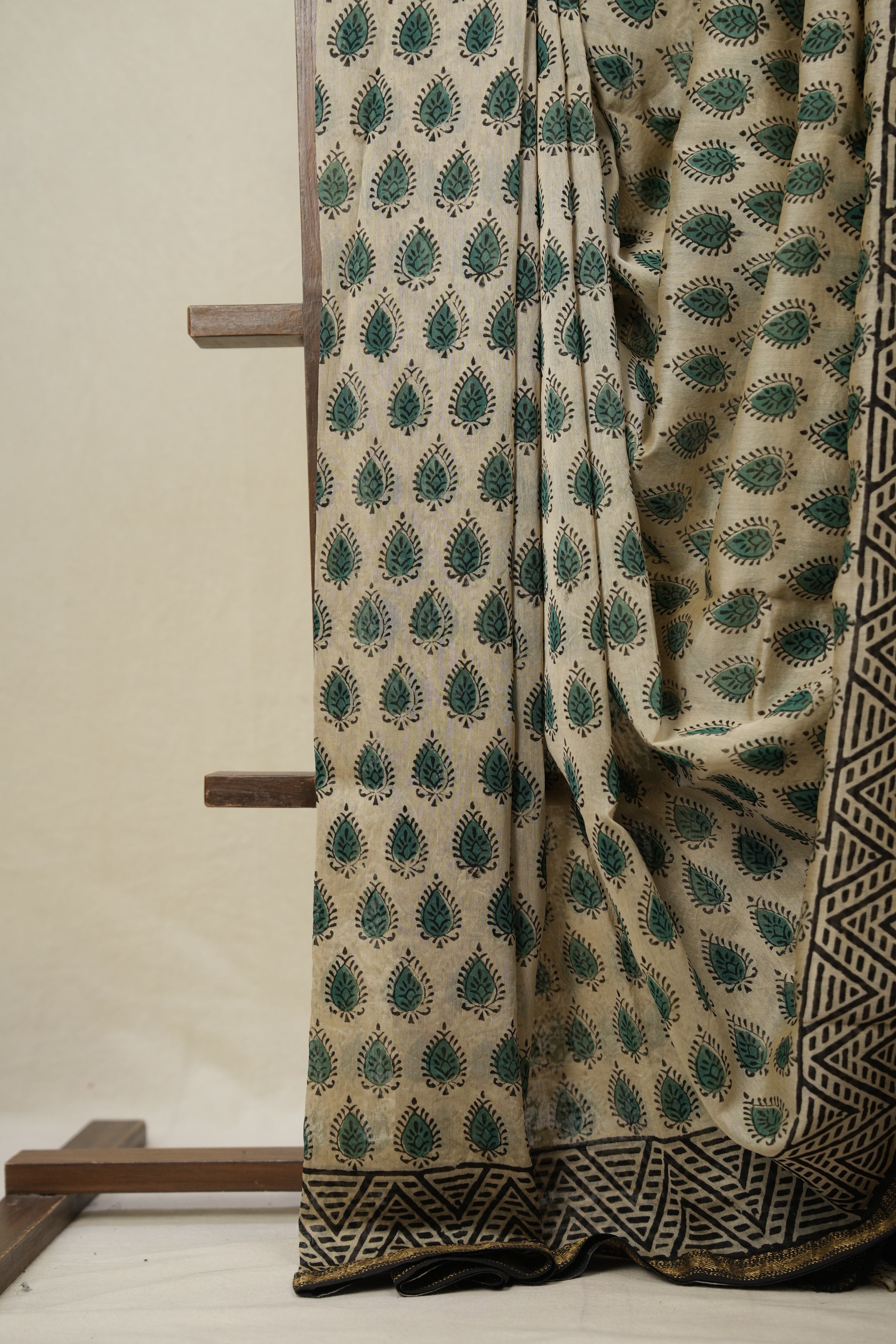 Cream HBP Cotton Silk Saree With Maheshwari Border - SRCCSS1451