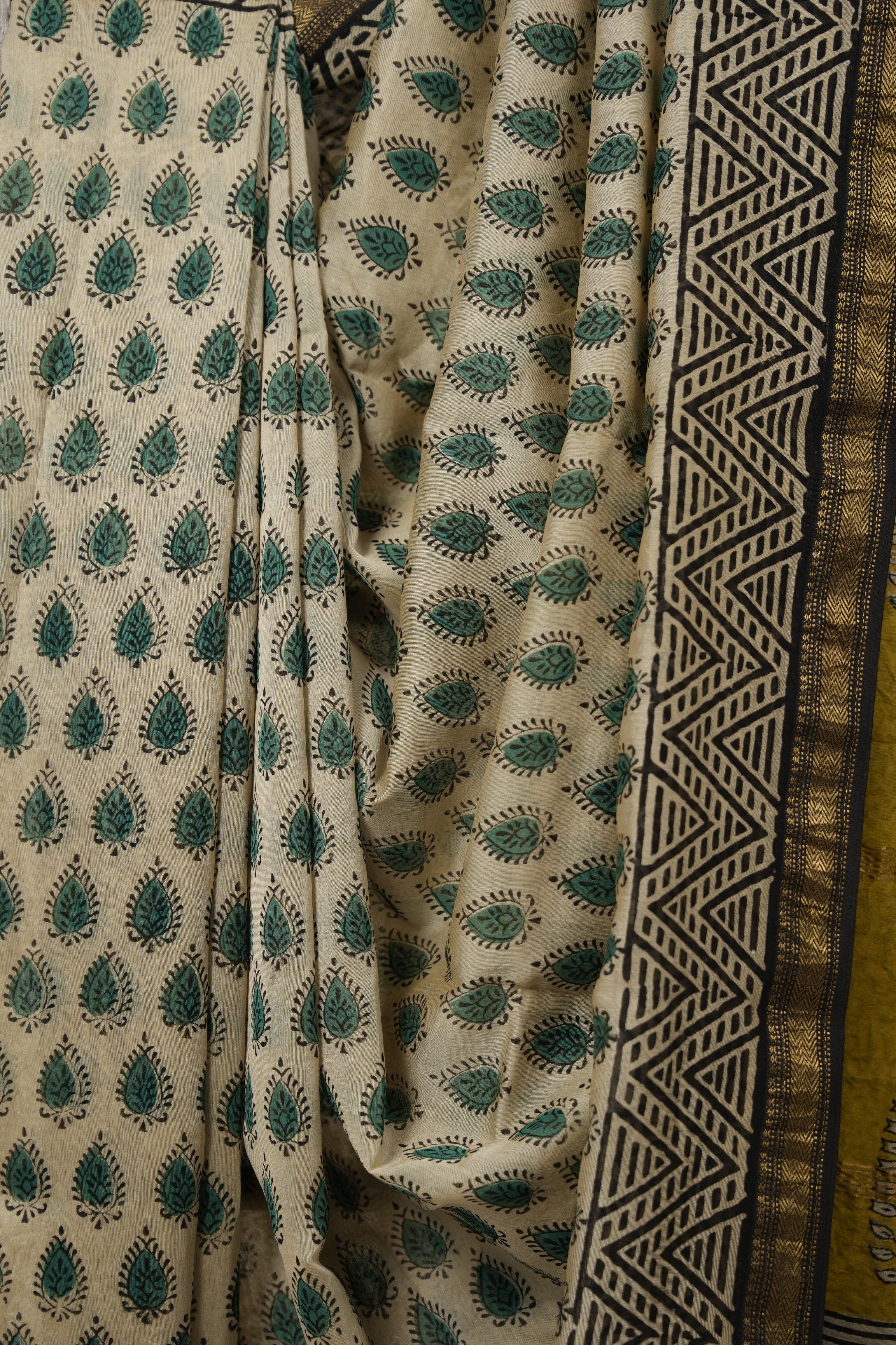 Cream HBP Cotton Silk Saree With Maheshwari Border - SRCCSS1451