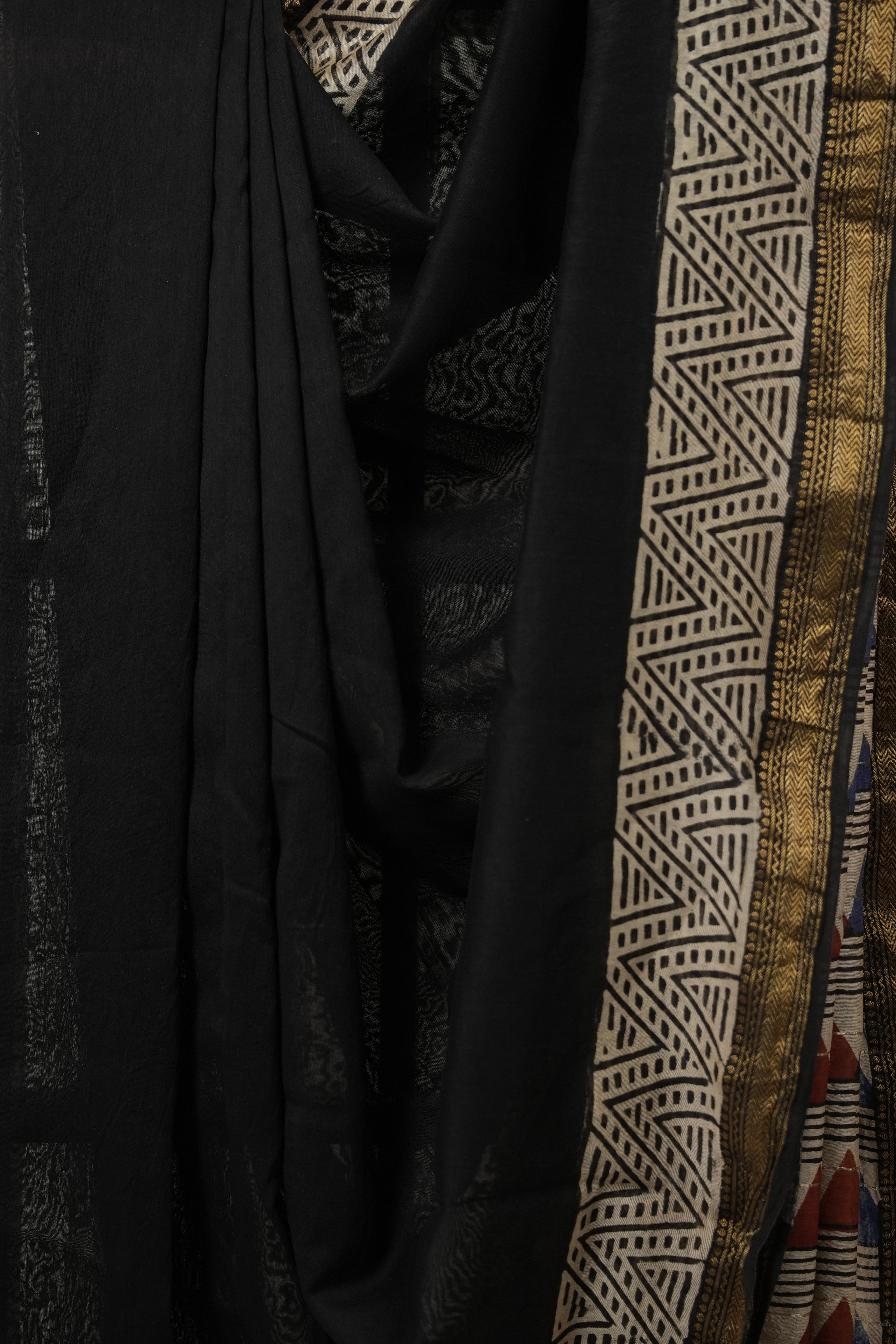 Black HBP Cotton Silk Saree With Maheshwari Border - SRBCSS1458