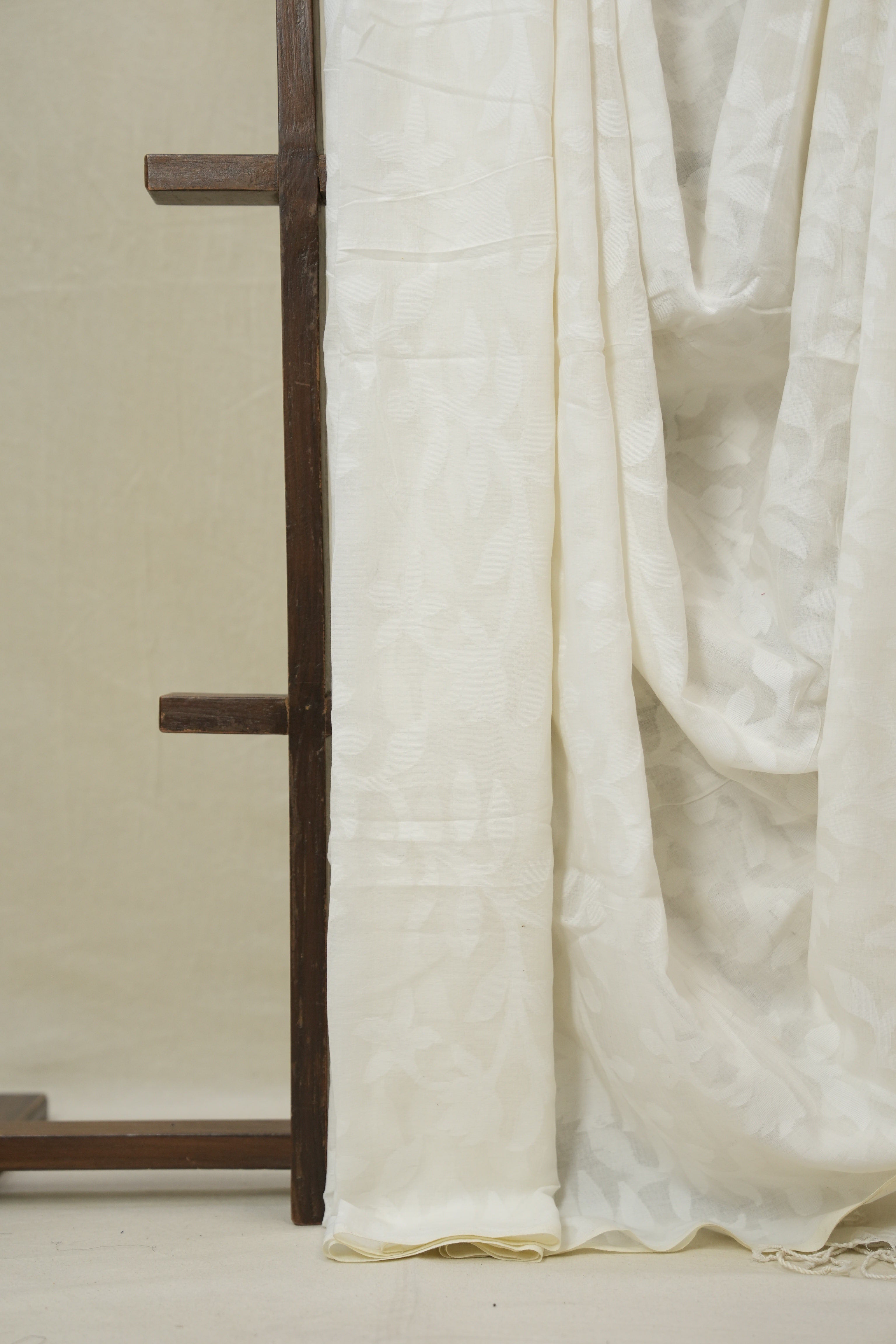 White Mul Bengal Cotton Jamdani Saree - SRWBCJS232