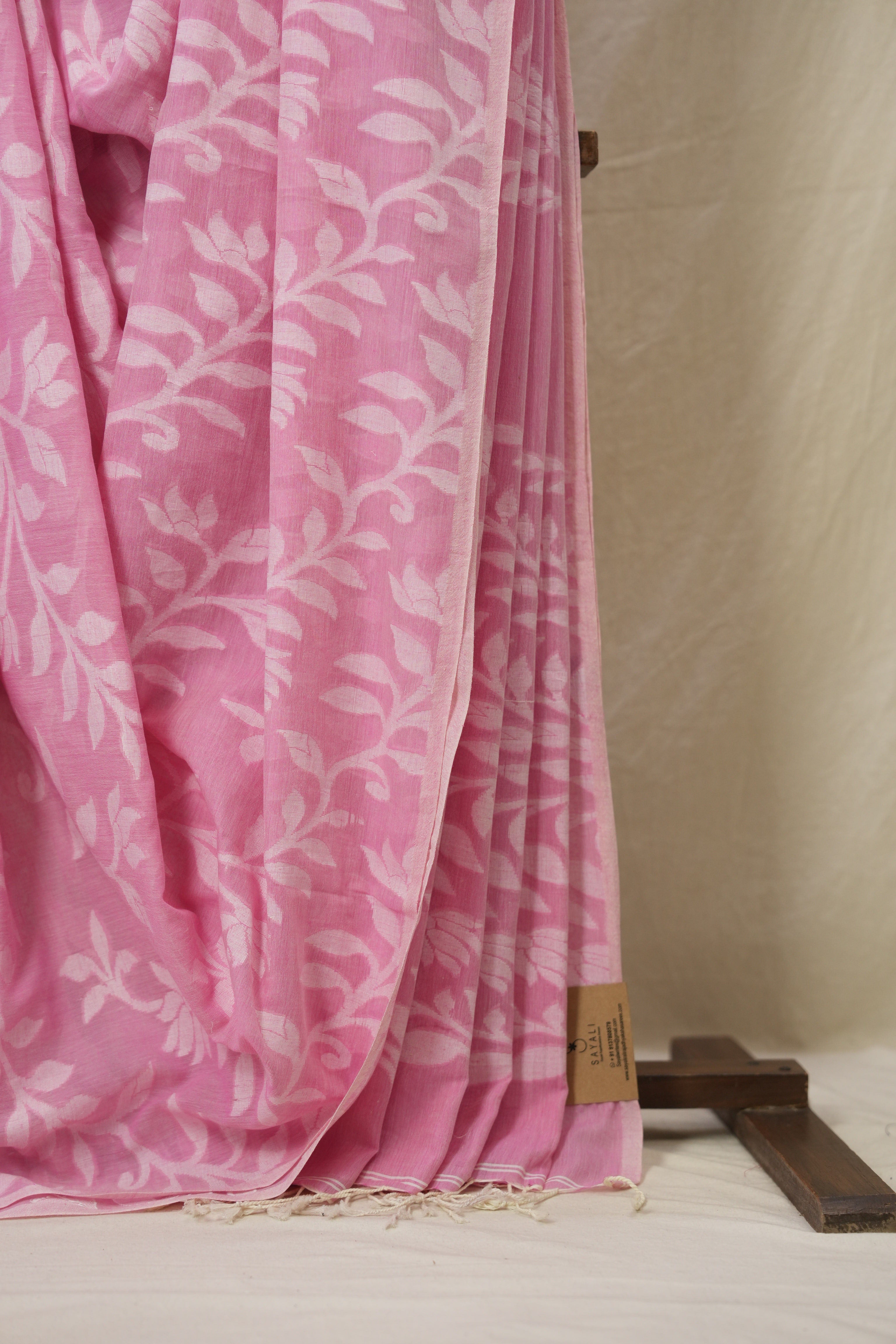 Light Pink Mul Bengal Cotton Jamdani Saree - SRLPBCJS230