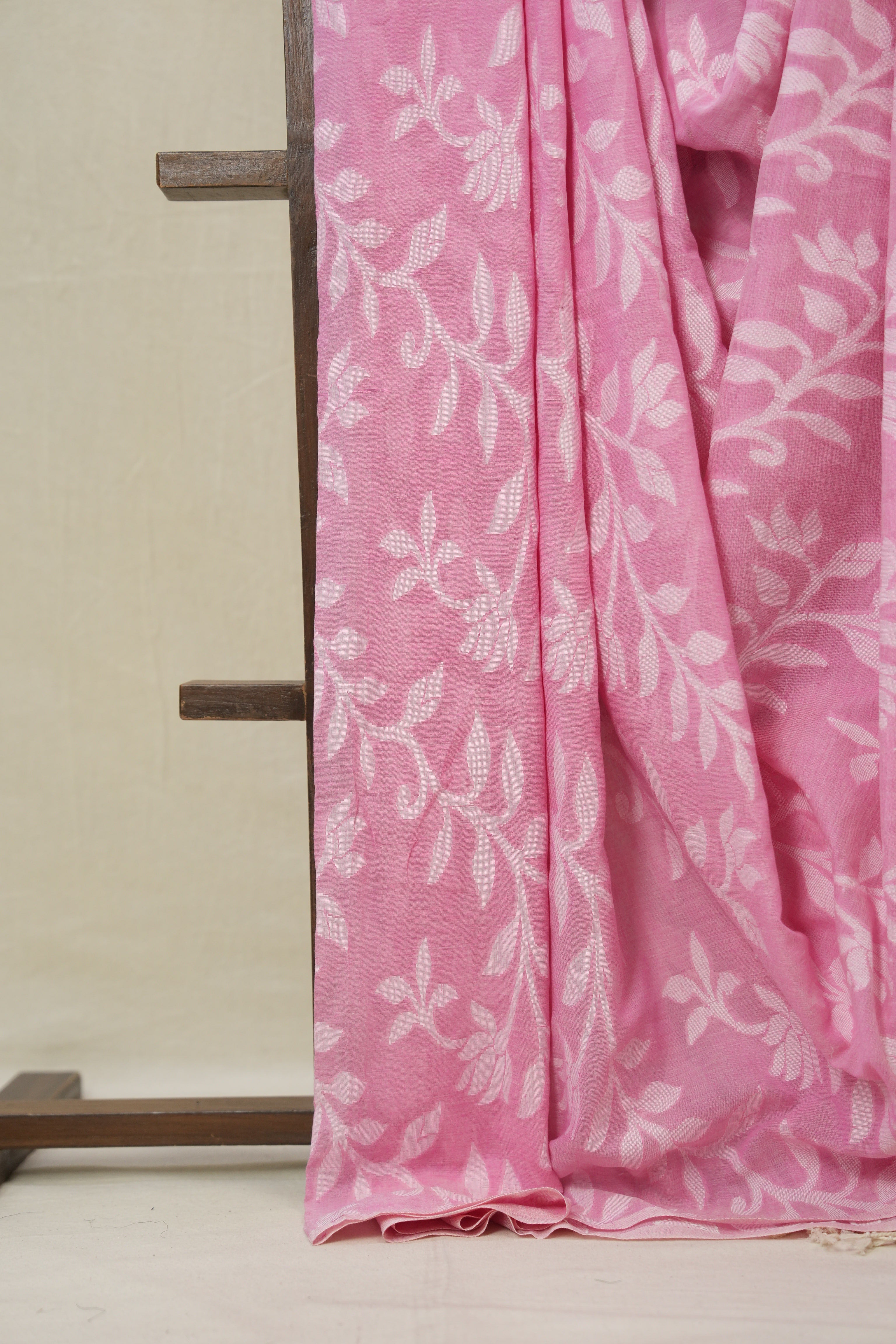 Light Pink Mul Bengal Cotton Jamdani Saree - SRLPBCJS230