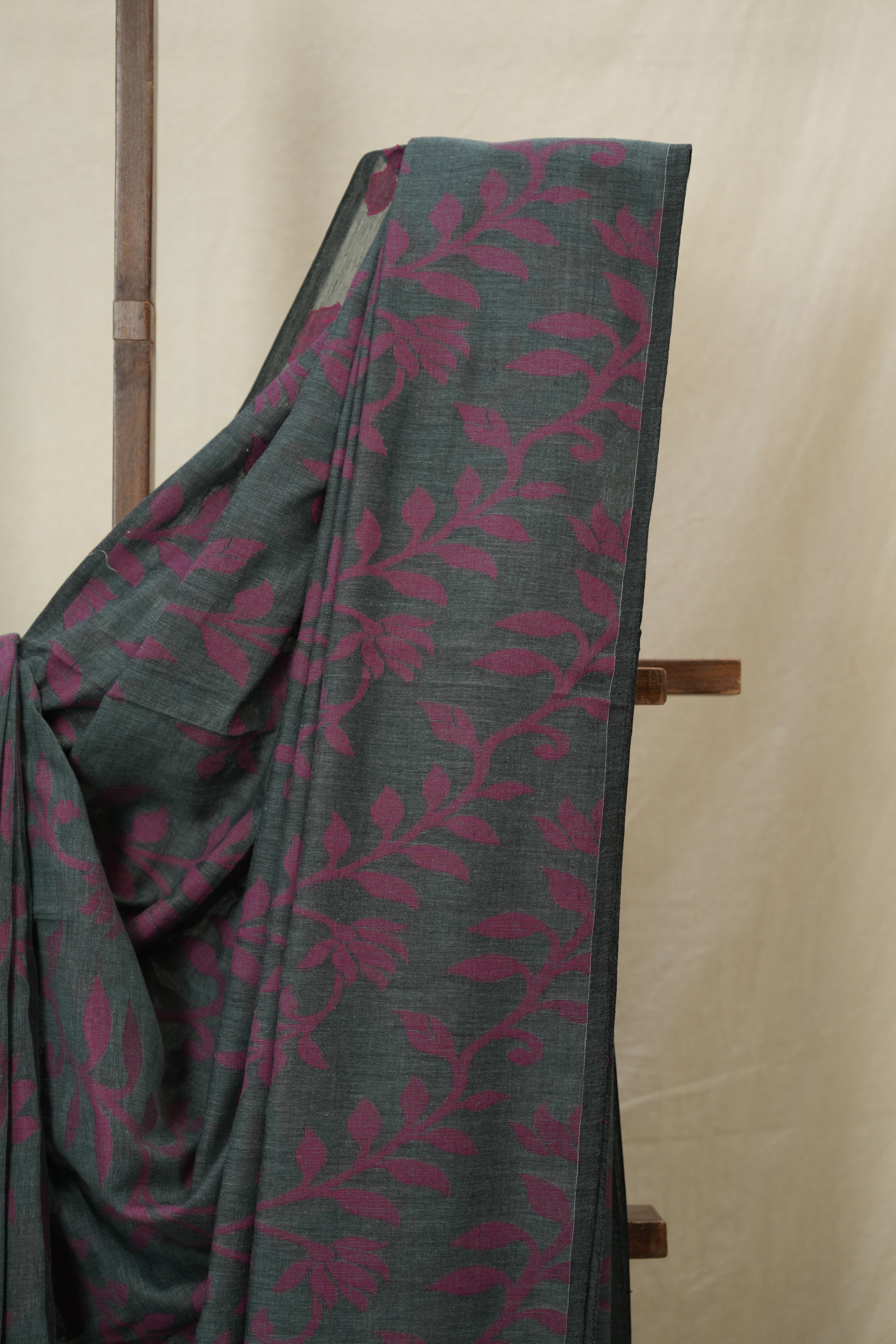 Charcoal  Mul Bengal Cotton Jamdani Saree - SRCBCJS228