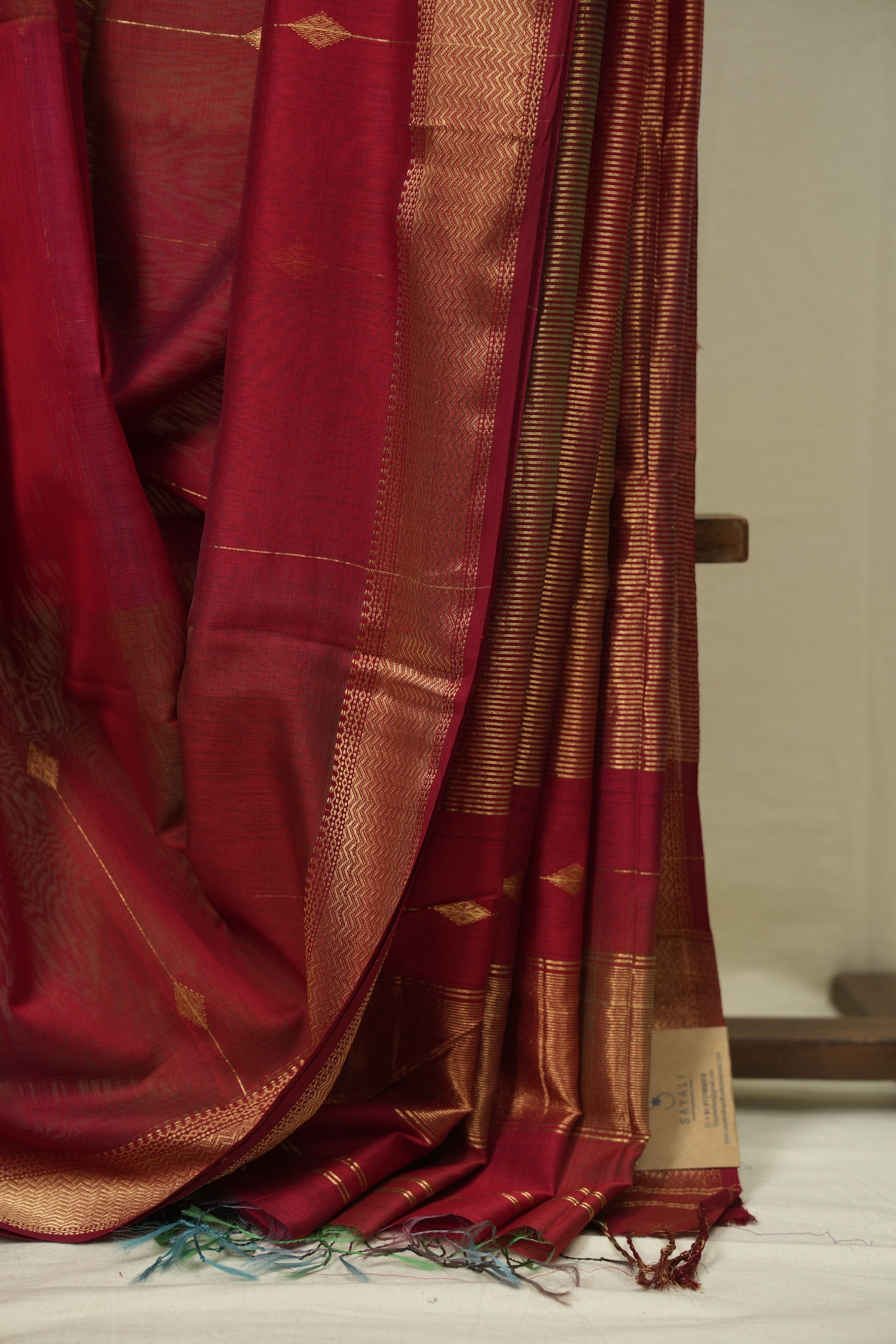 Two Tone Red Maheswari Saree - SRTTRMS1245