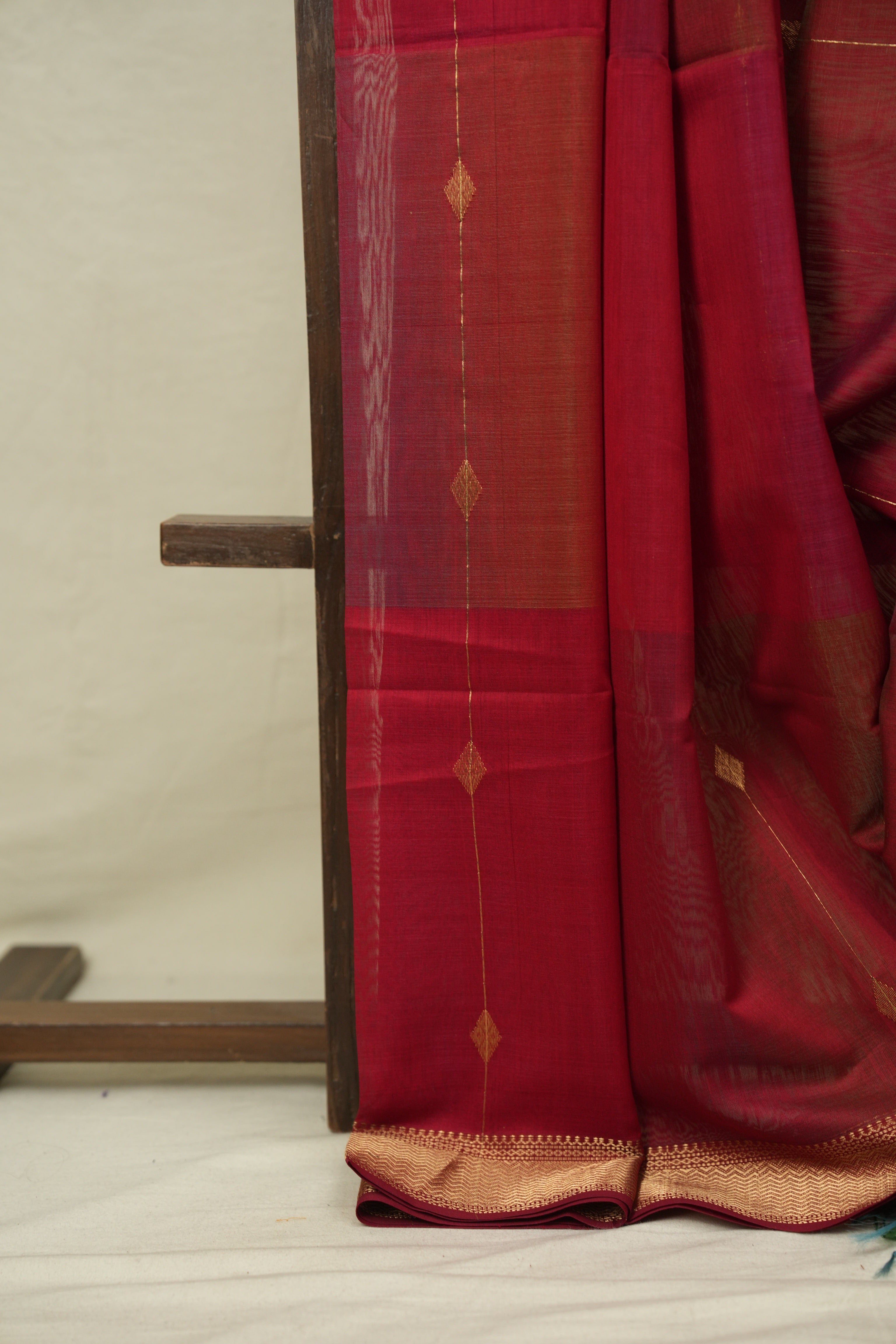 Two Tone Red Maheswari Saree - SRTTRMS1245