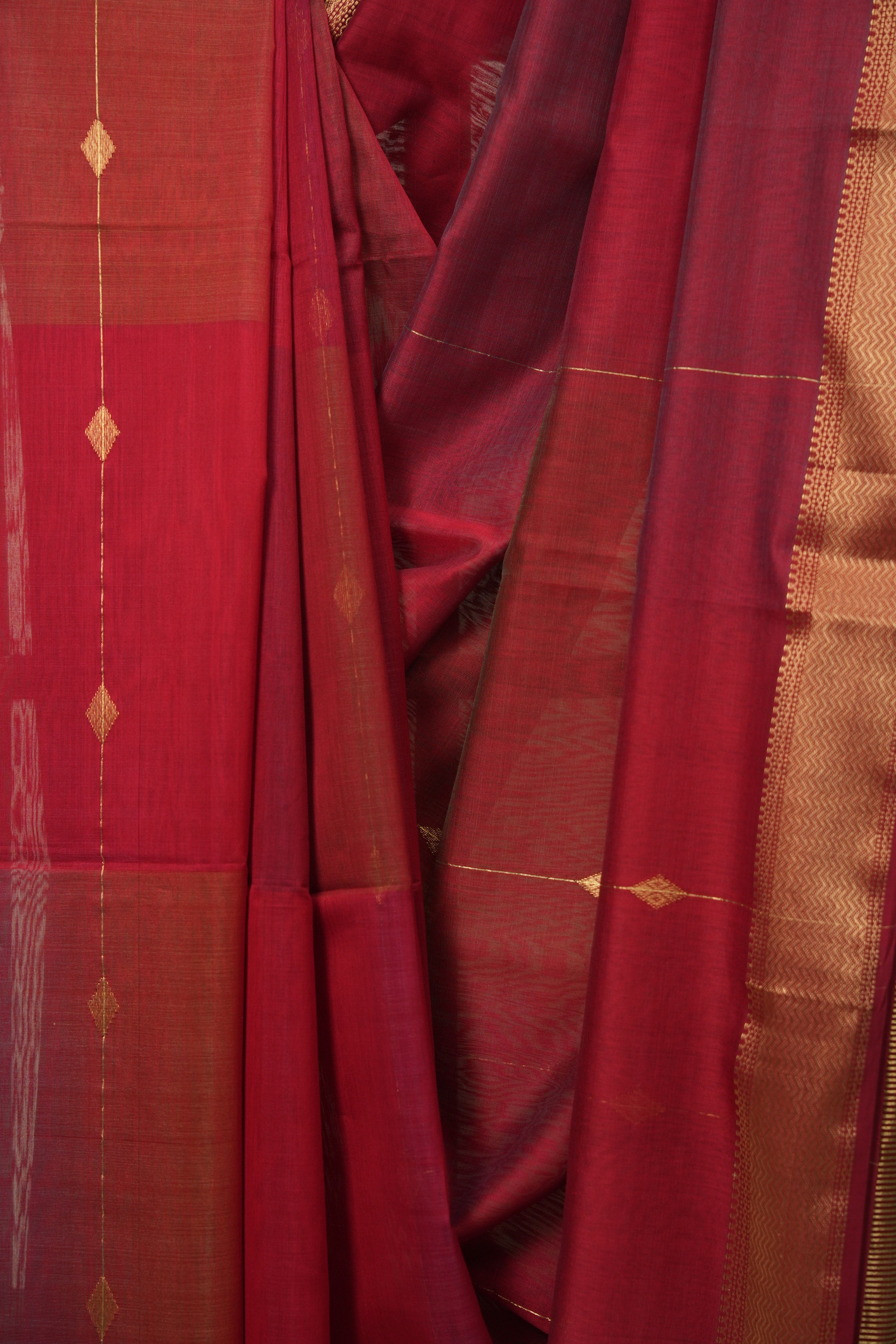 Two Tone Red Maheswari Saree - SRTTRMS1245