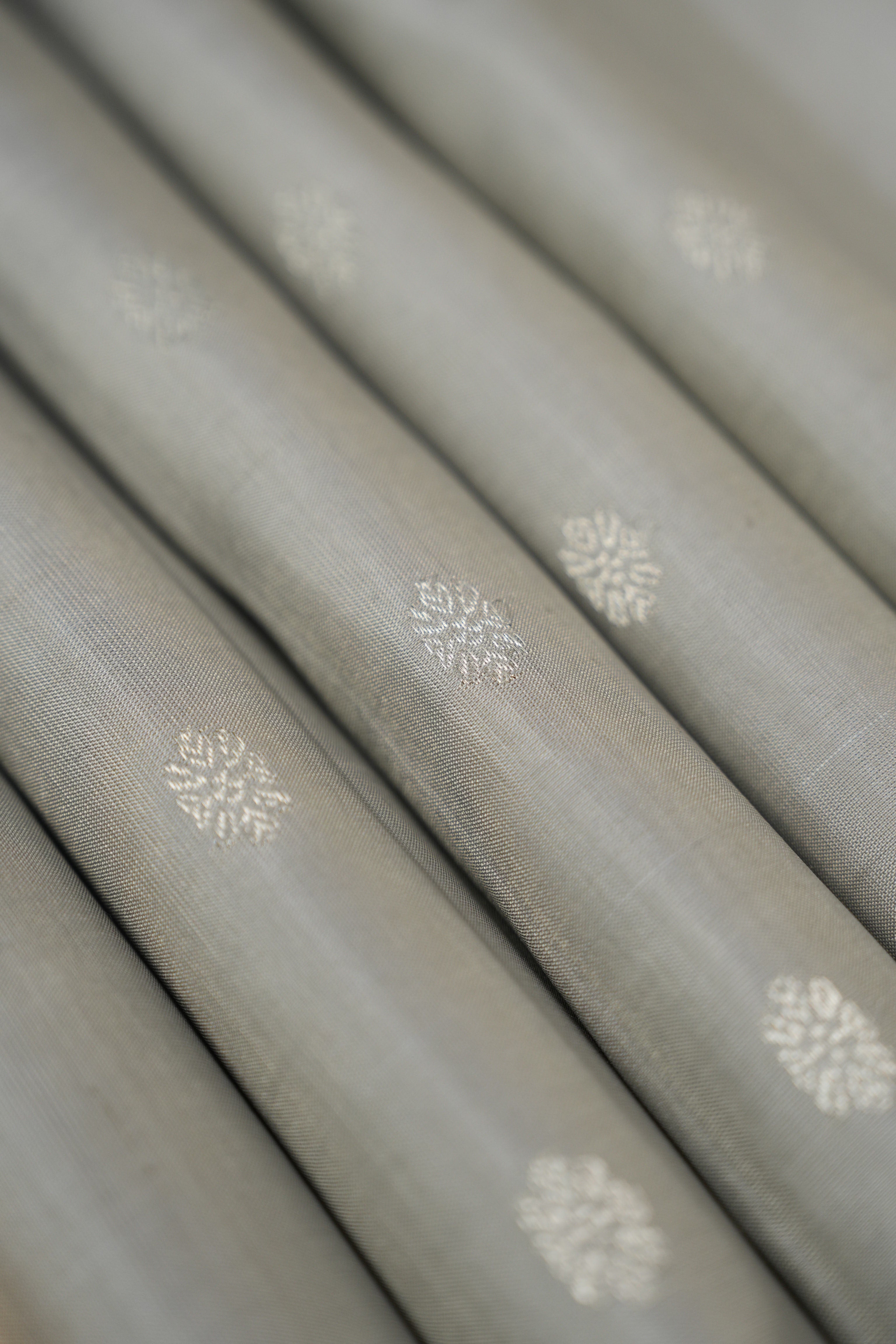 Grey Orange Gadwal Silk Saree - Saavari - SSGOGSS09
