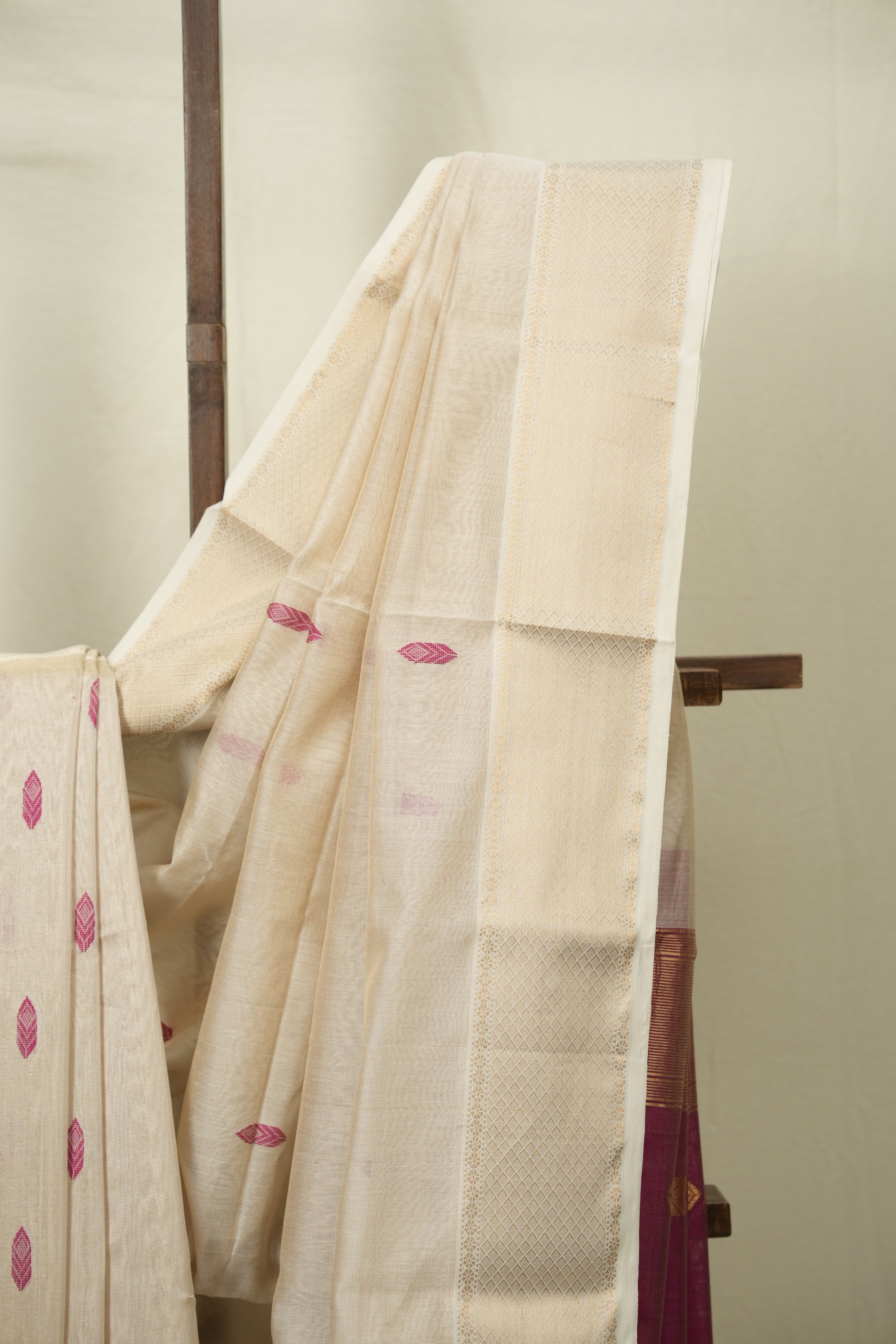 Cream Mahewari Tissue Saree - SRCMTS751