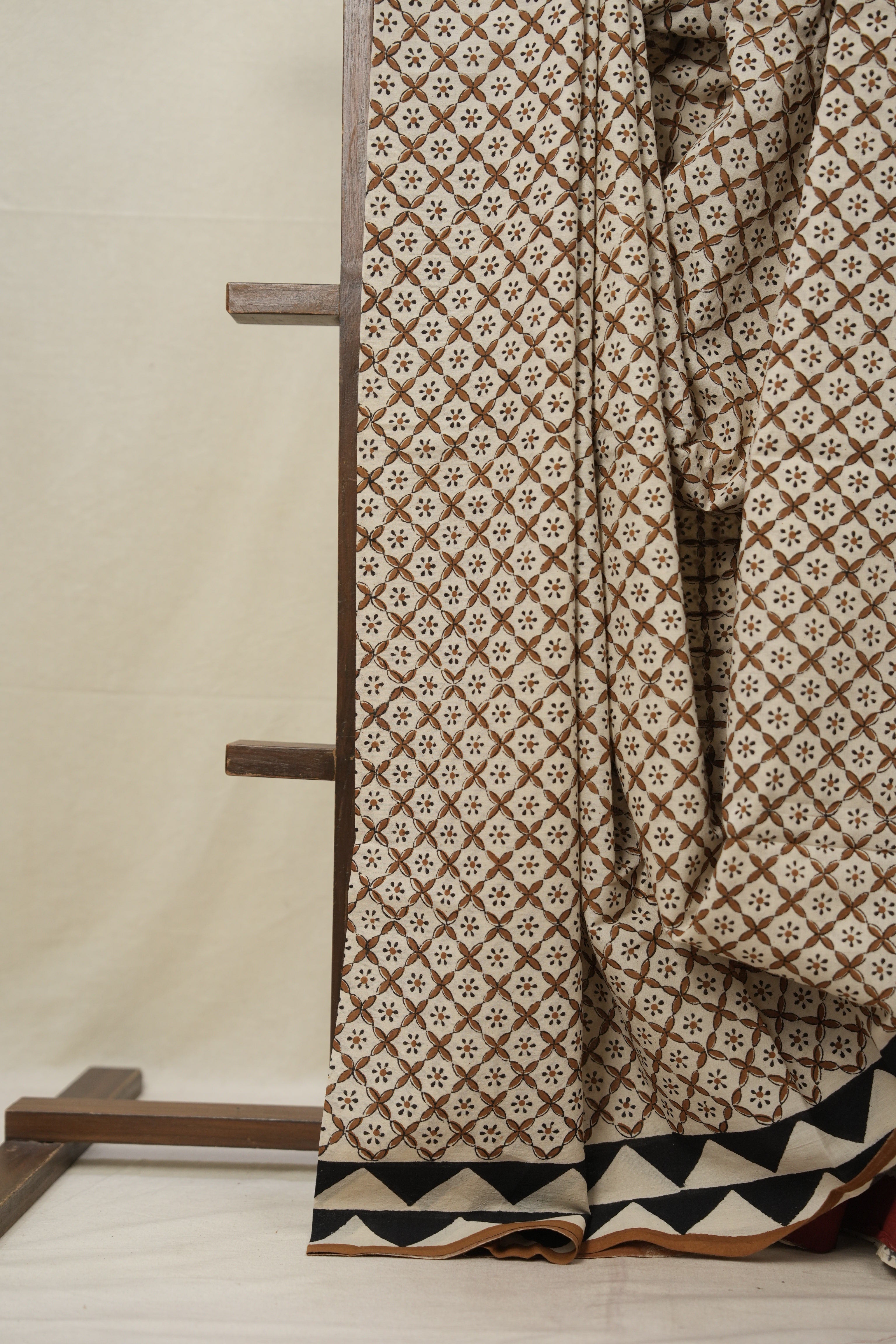 Cream HBP Cotton Saree - SRCCS2979