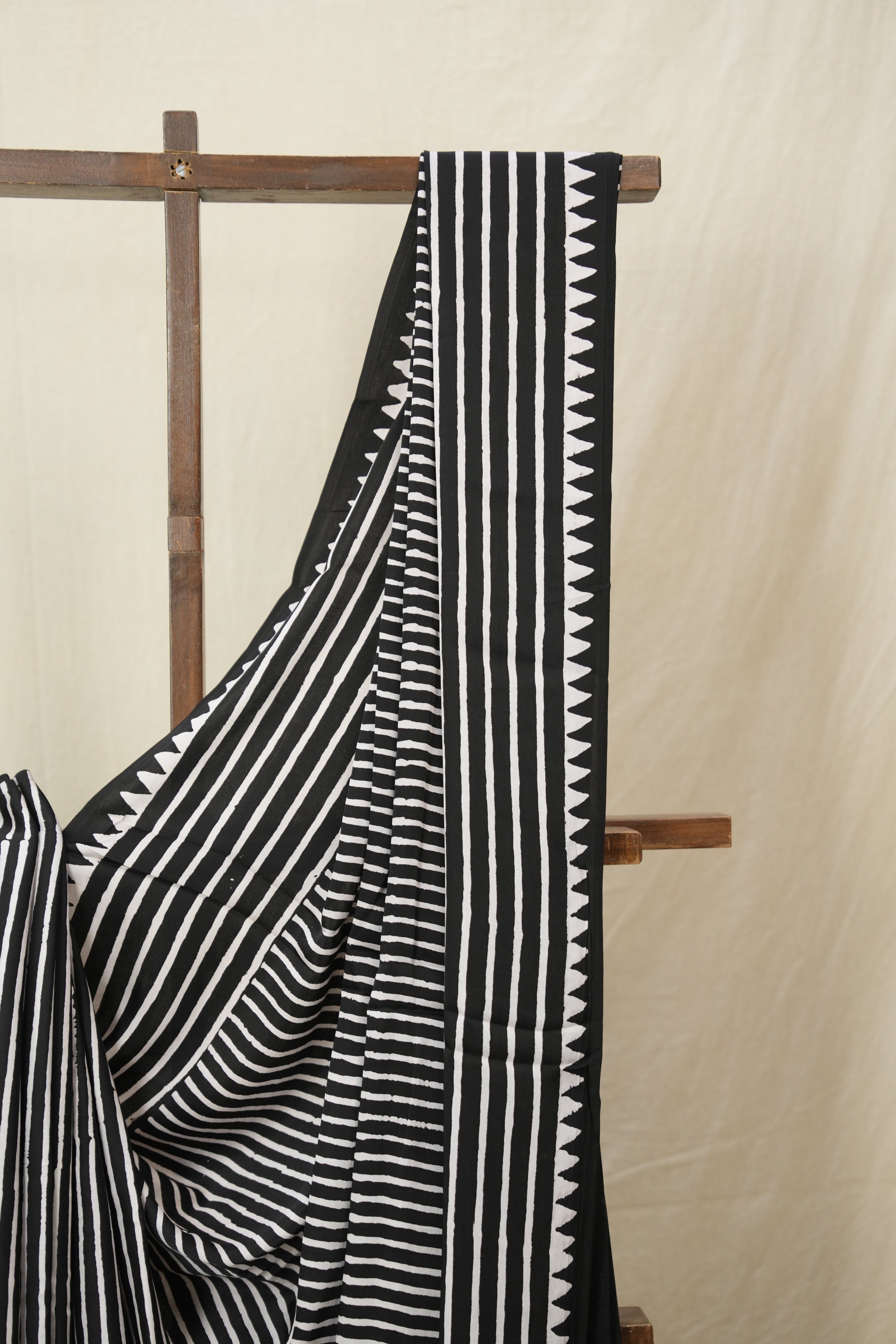 Black HBP Modal Silk Saree - SRBMSS607