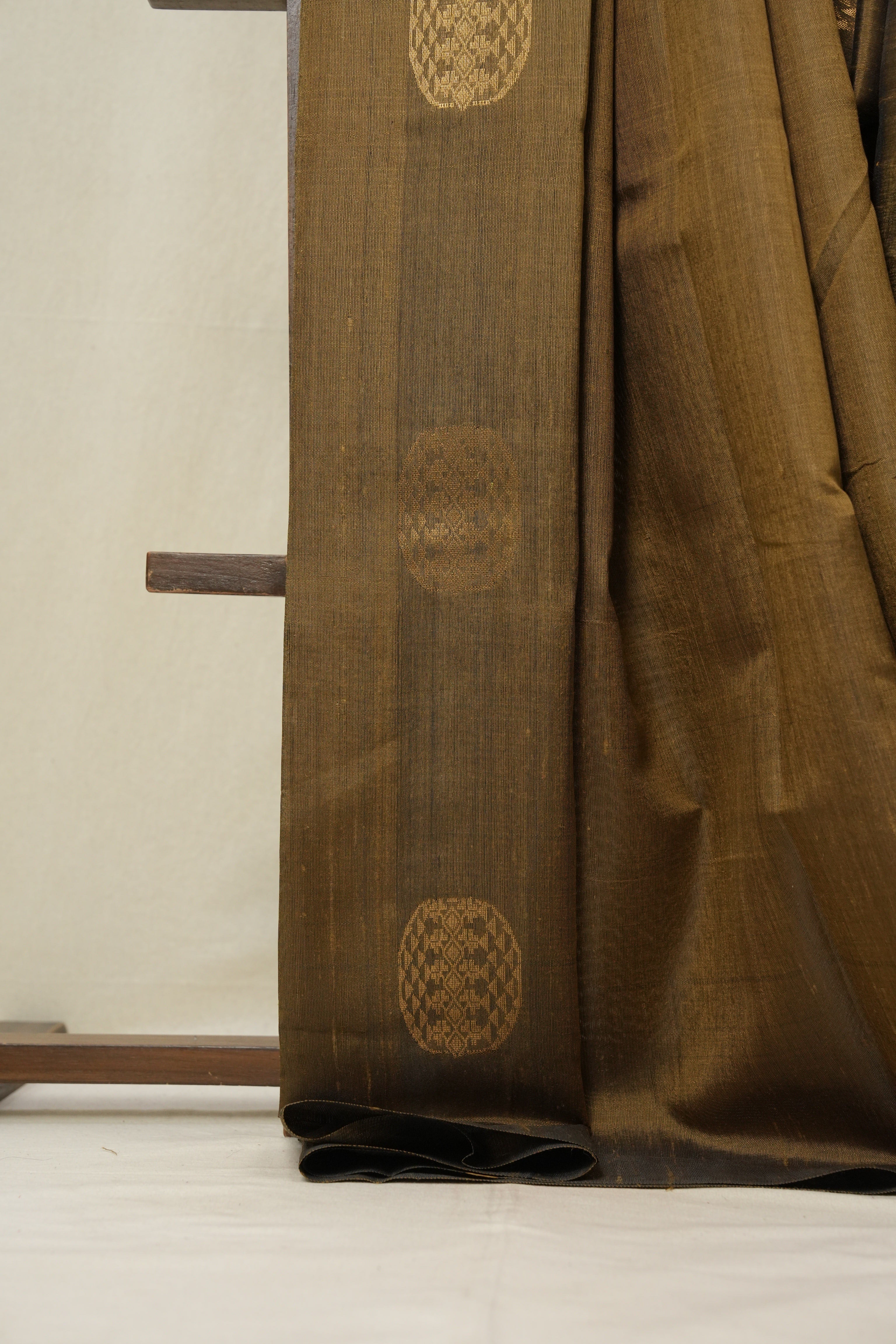 Metallic Gold Raw Silk Saree - SRMGRSS820