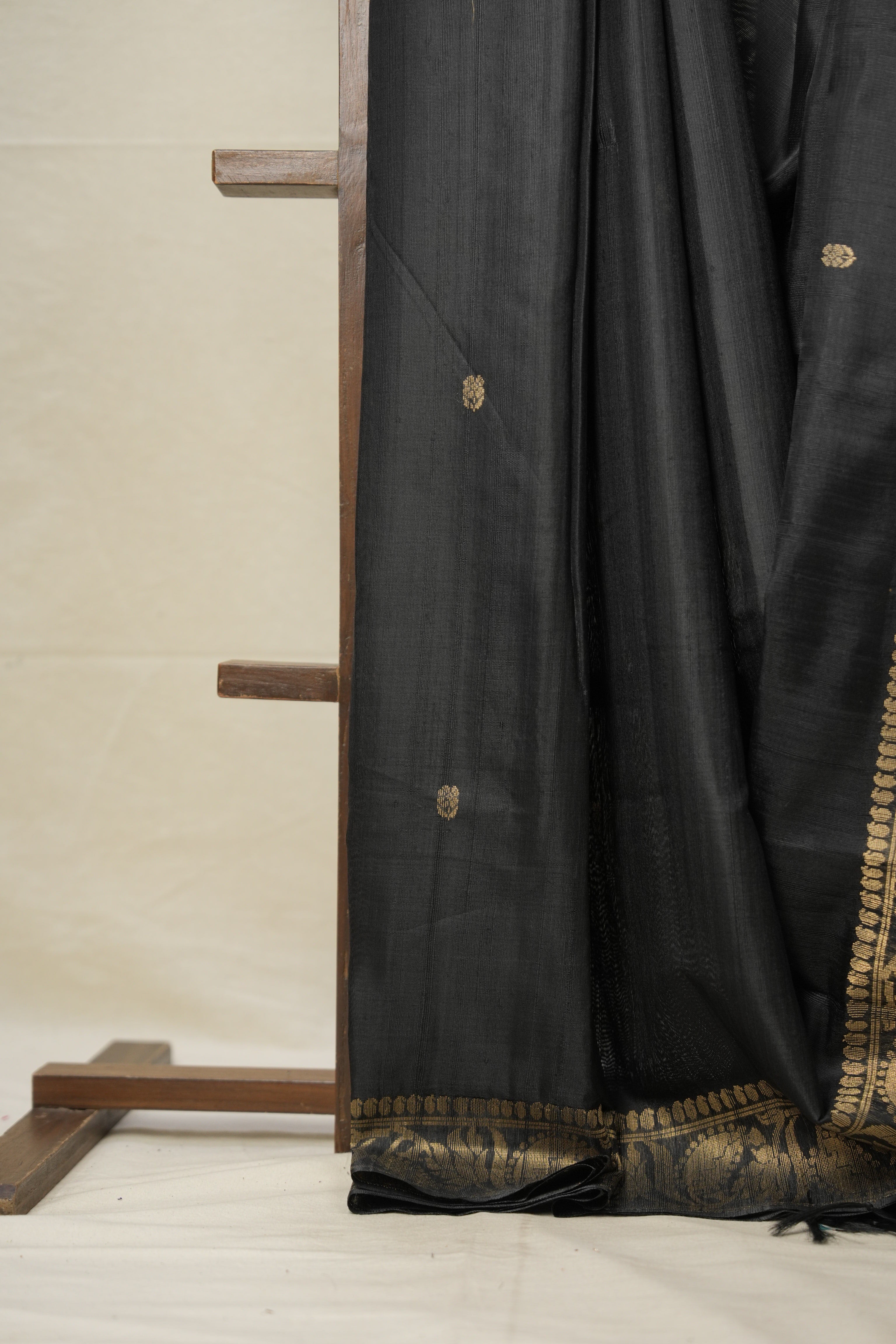 Black Raw Silk Saree - SRBRSS861