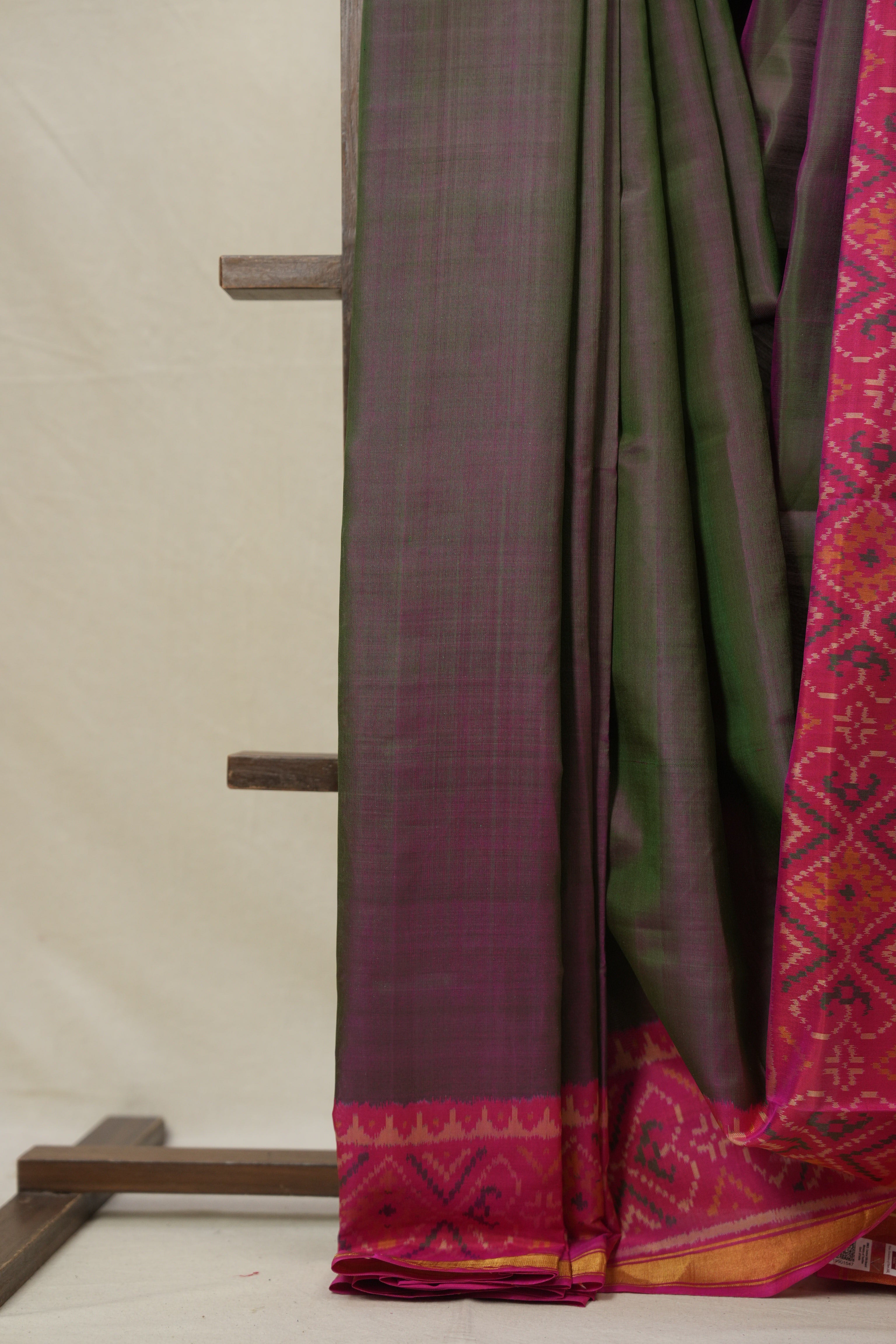 Dual Tone Rajkot Patola Silk Saree - SRMDTRPSS567