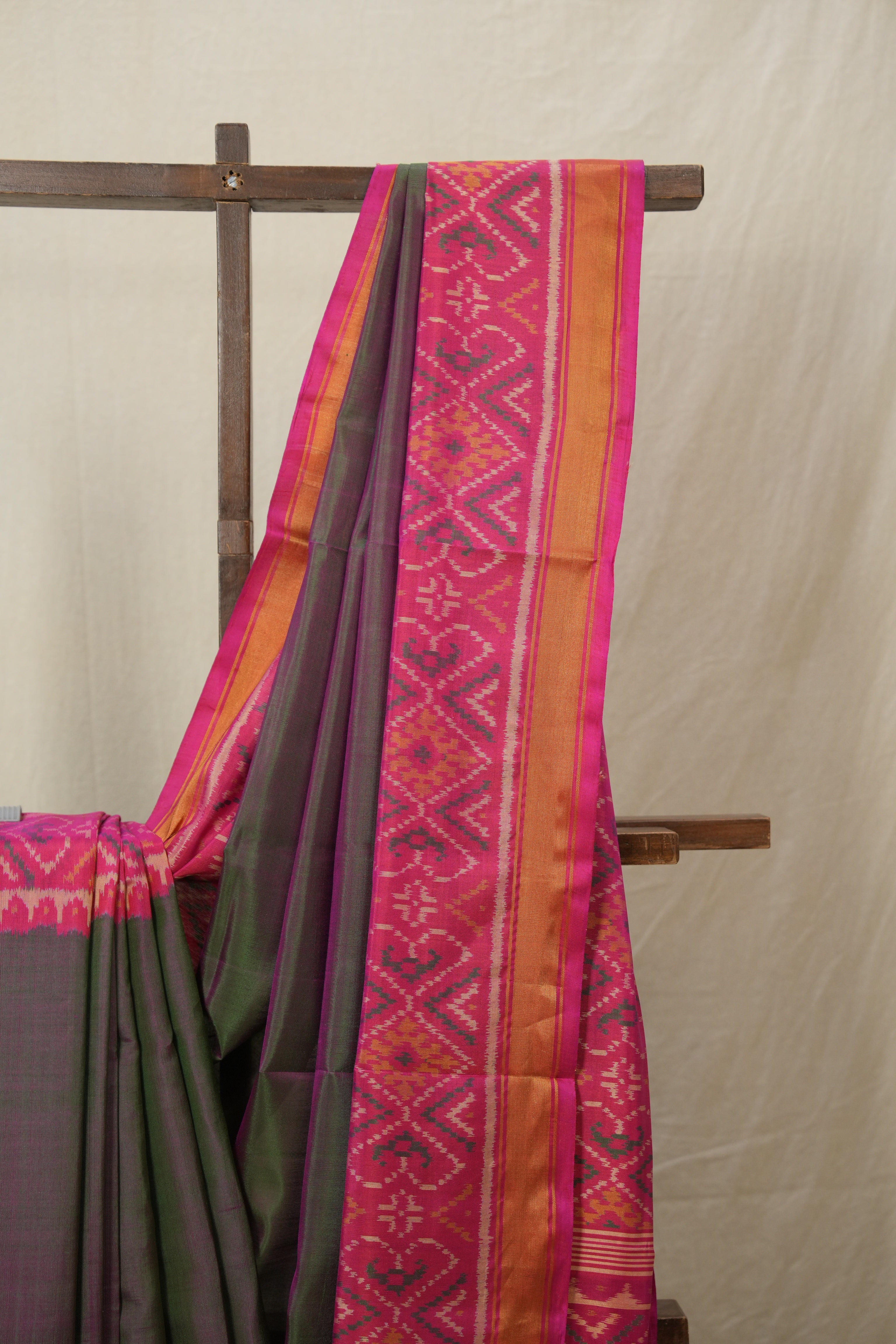 Dual Tone Rajkot Patola Silk Saree - SRMDTRPSS567