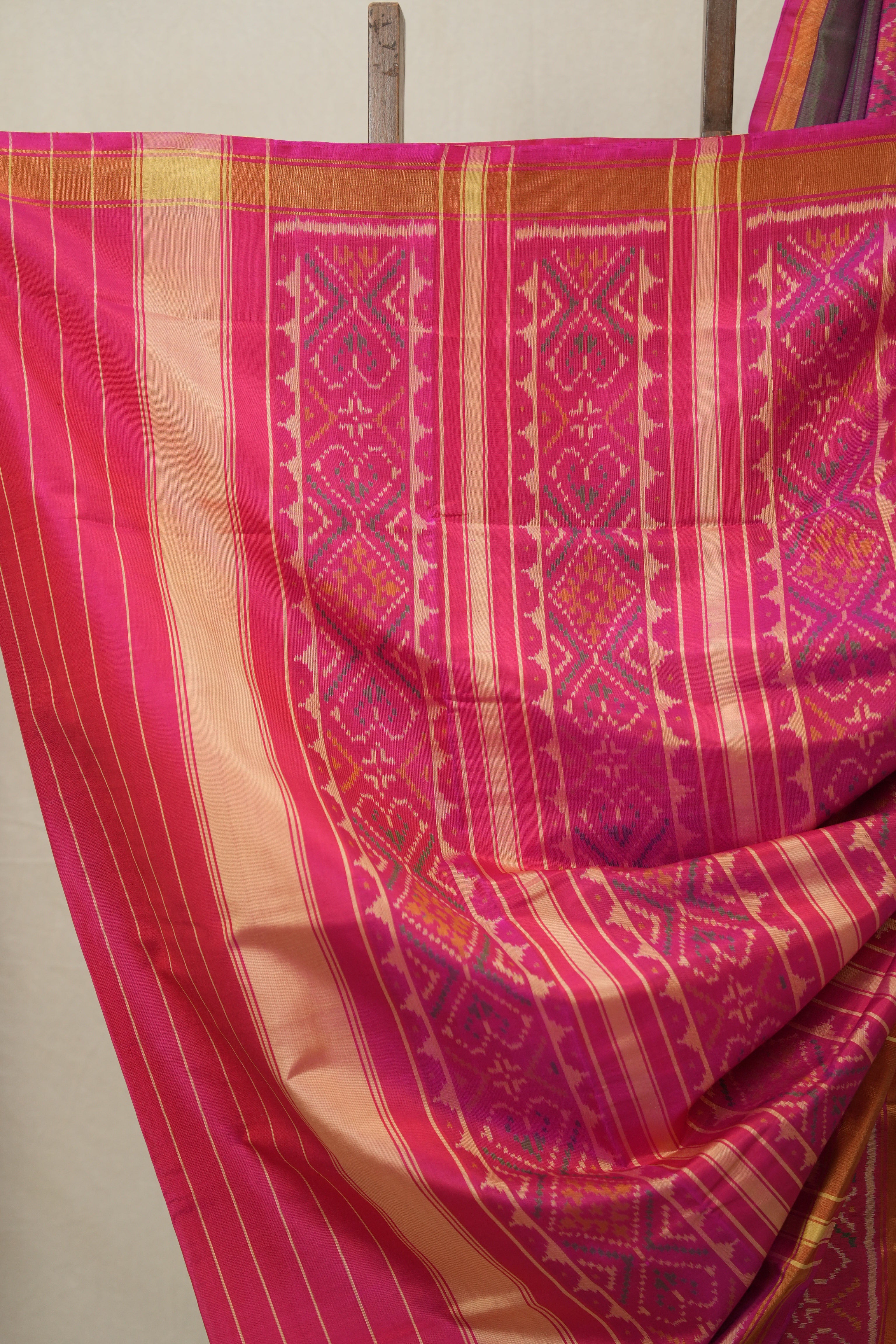 Dual Tone Rajkot Patola Silk Saree - SRMDTRPSS567