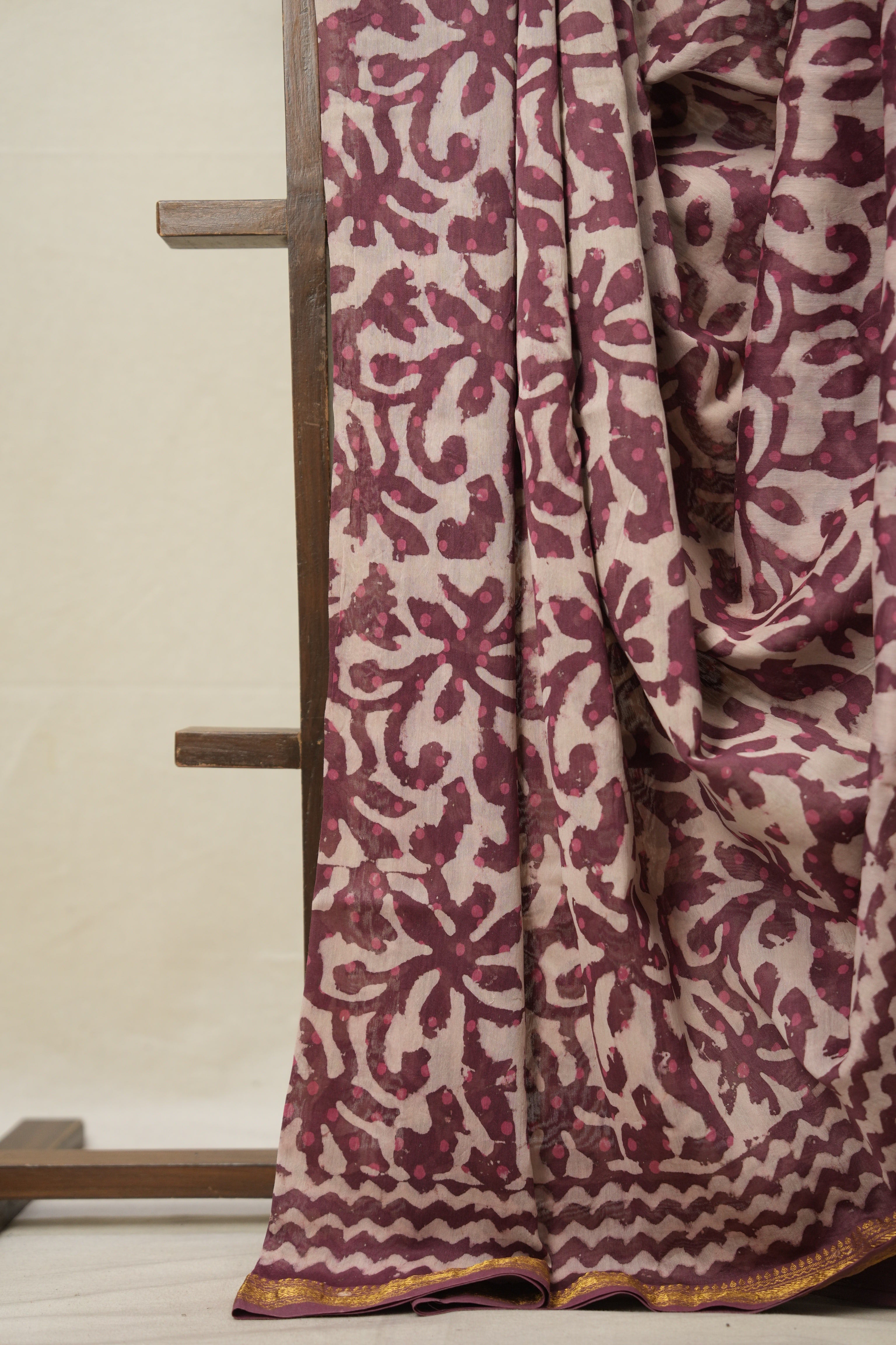 Off White Pink HBP Cotton Silk Saree With Maheshwari Border - SROWPCSS1363