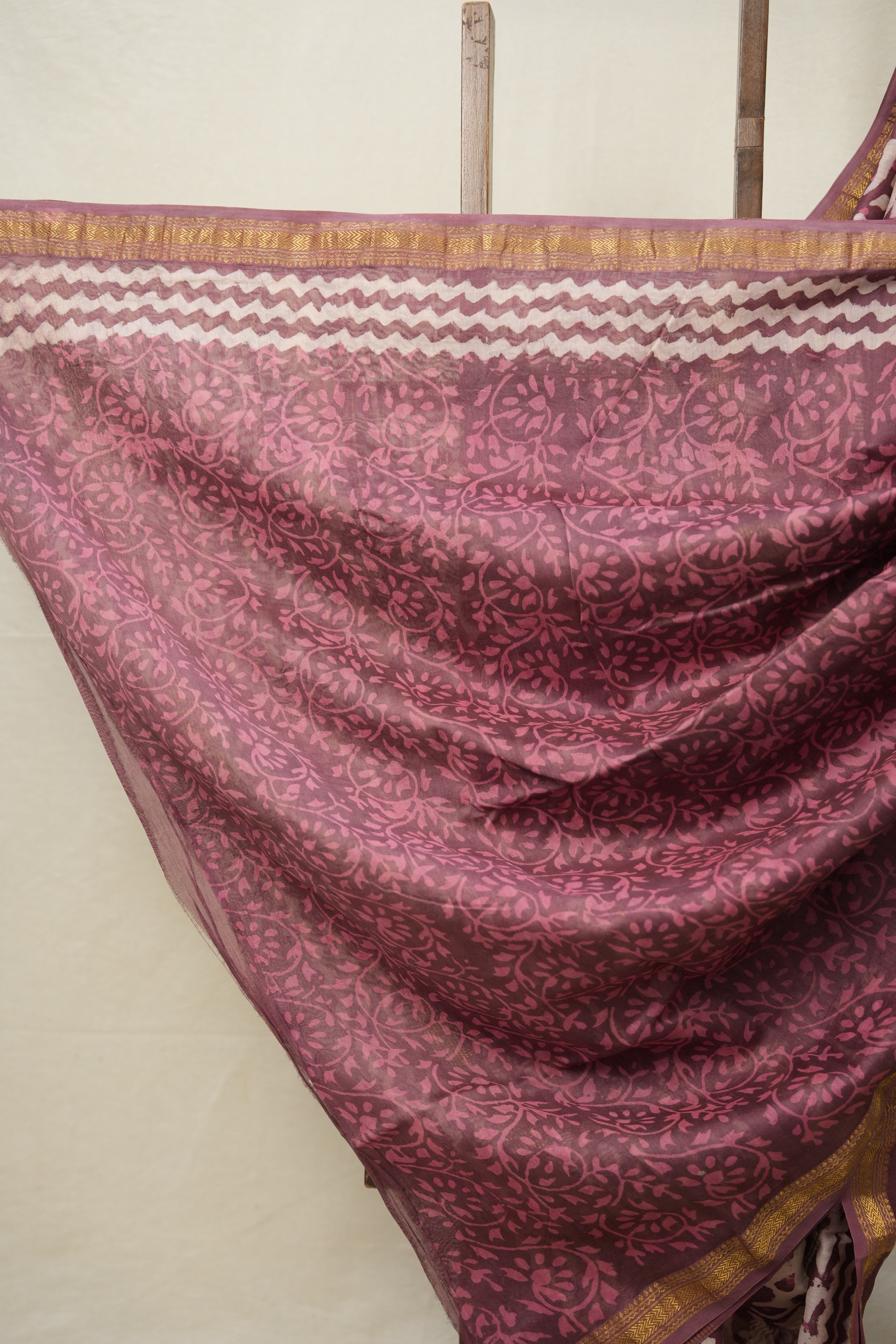 Off White Pink HBP Cotton Silk Saree With Maheshwari Border - SROWPCSS1363