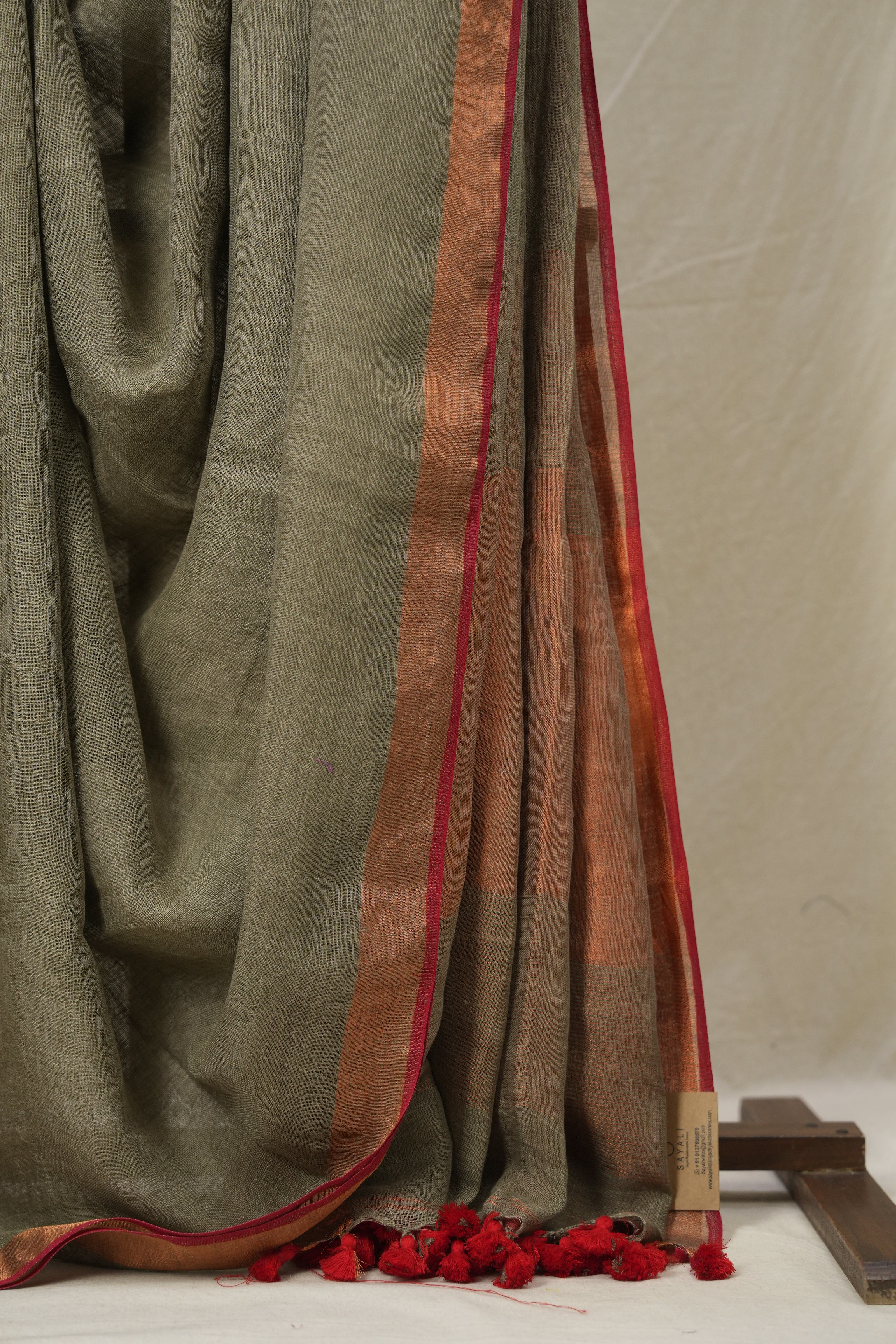 Kashish Plain Linen Saree With Red Tassels - SRKPLS528