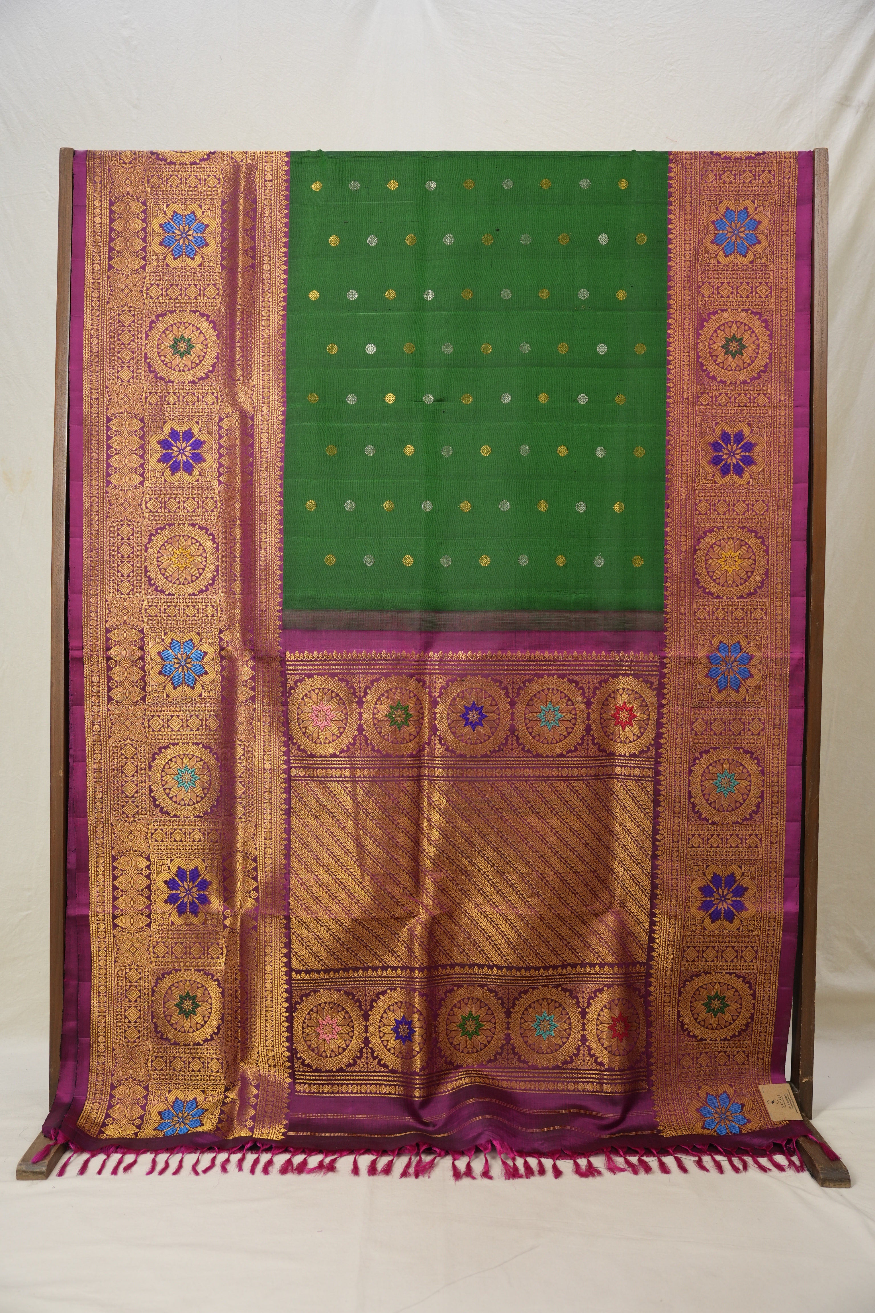 Green Gadwal Silk Saree - SRGGSS575