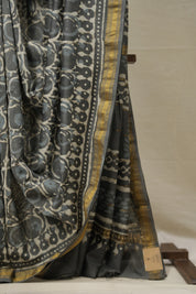 Grey HBP Cotton Silk Saree With Maheshwari Border - SRGCSS1386