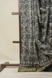 Grey HBP Cotton Silk Saree With Maheshwari Border - SRGCSS1386