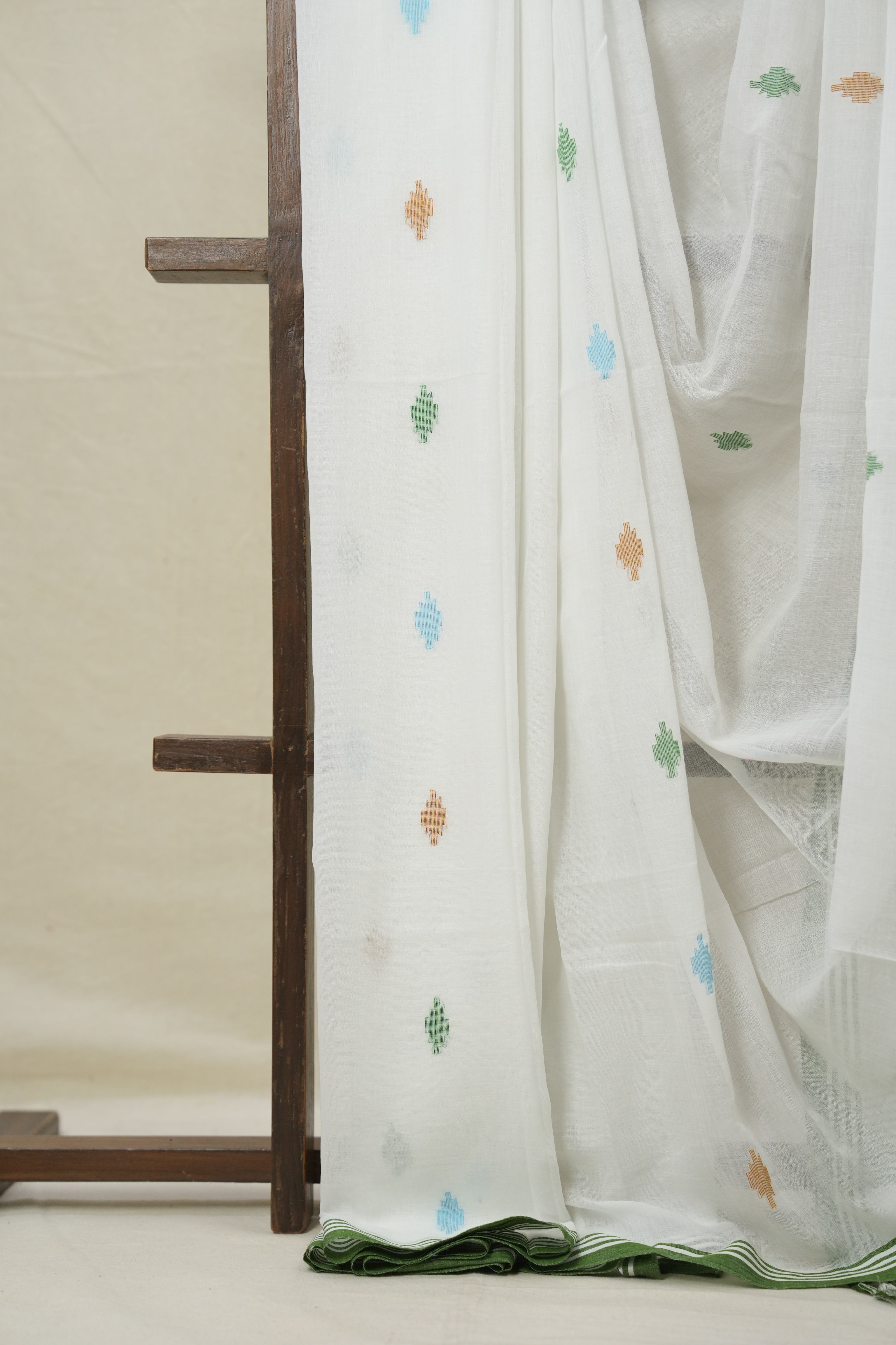 White Mul Bengal Cotton Jamdani Saree - SRWMBCJS211