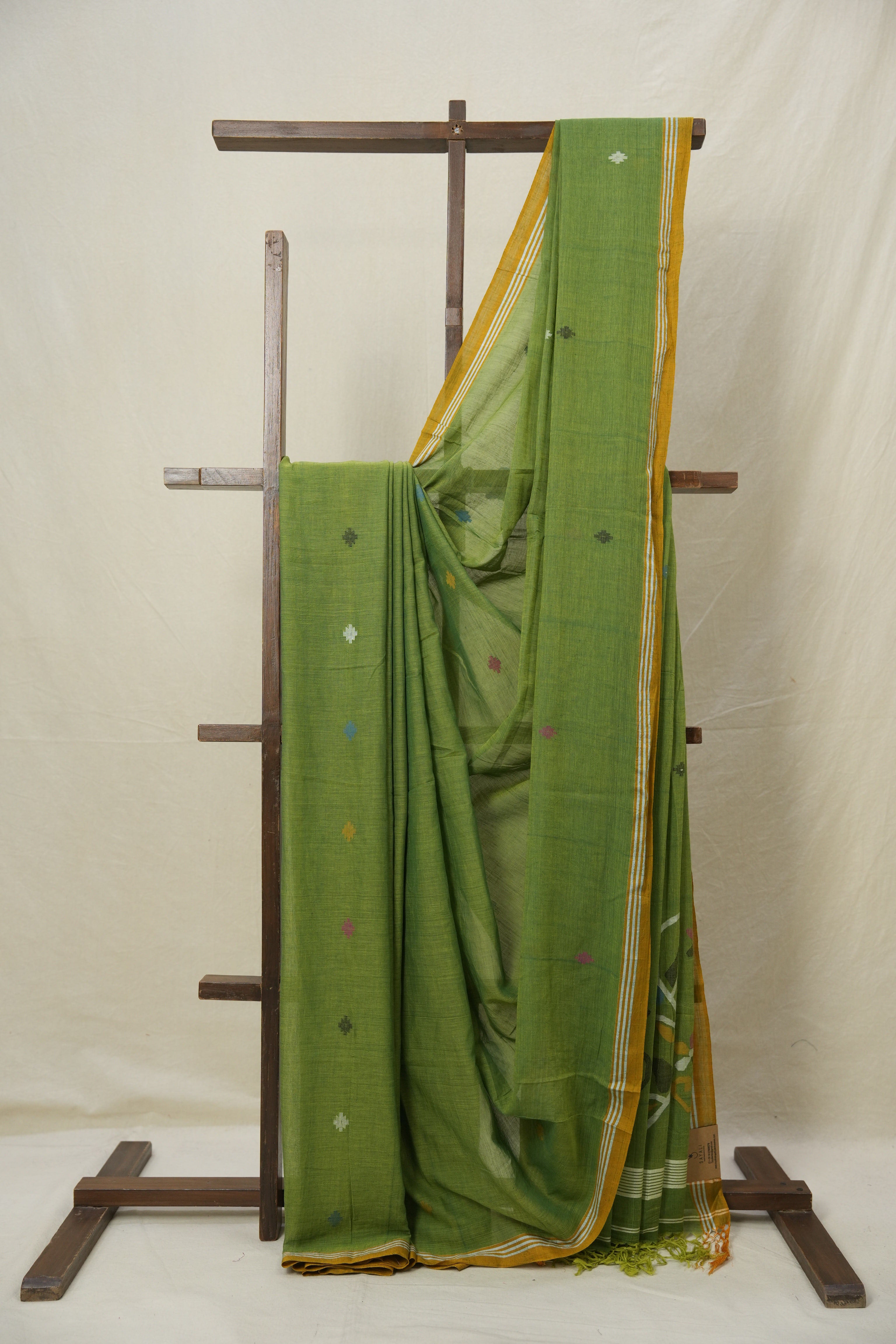 Leaf Green Mul Bengal Cotton Jamdani Saree - SRLGBCJS215
