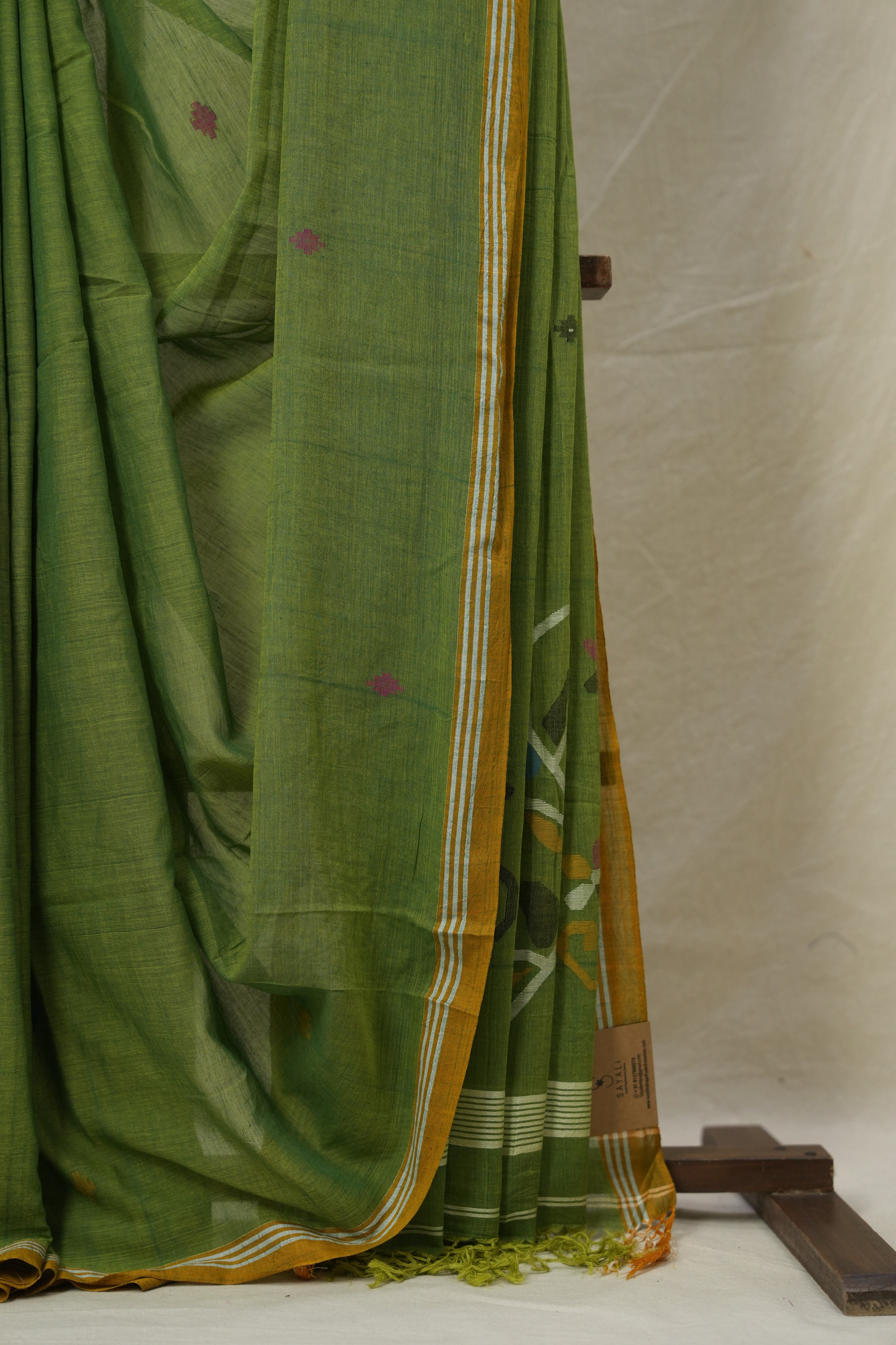 Leaf Green Mul Bengal Cotton Jamdani Saree - SRLGBCJS215