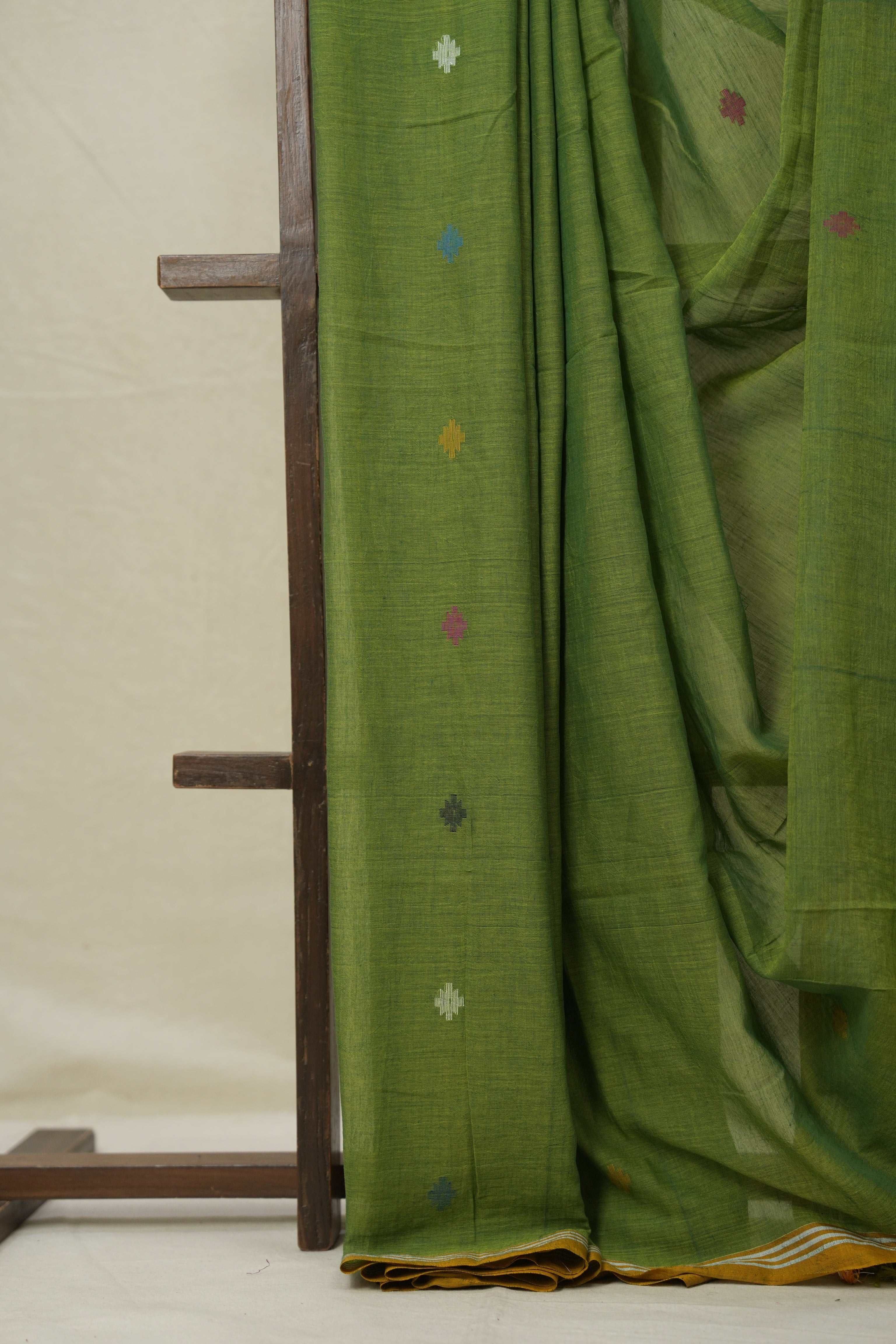 Leaf Green Mul Bengal Cotton Jamdani Saree - SRLGBCJS215