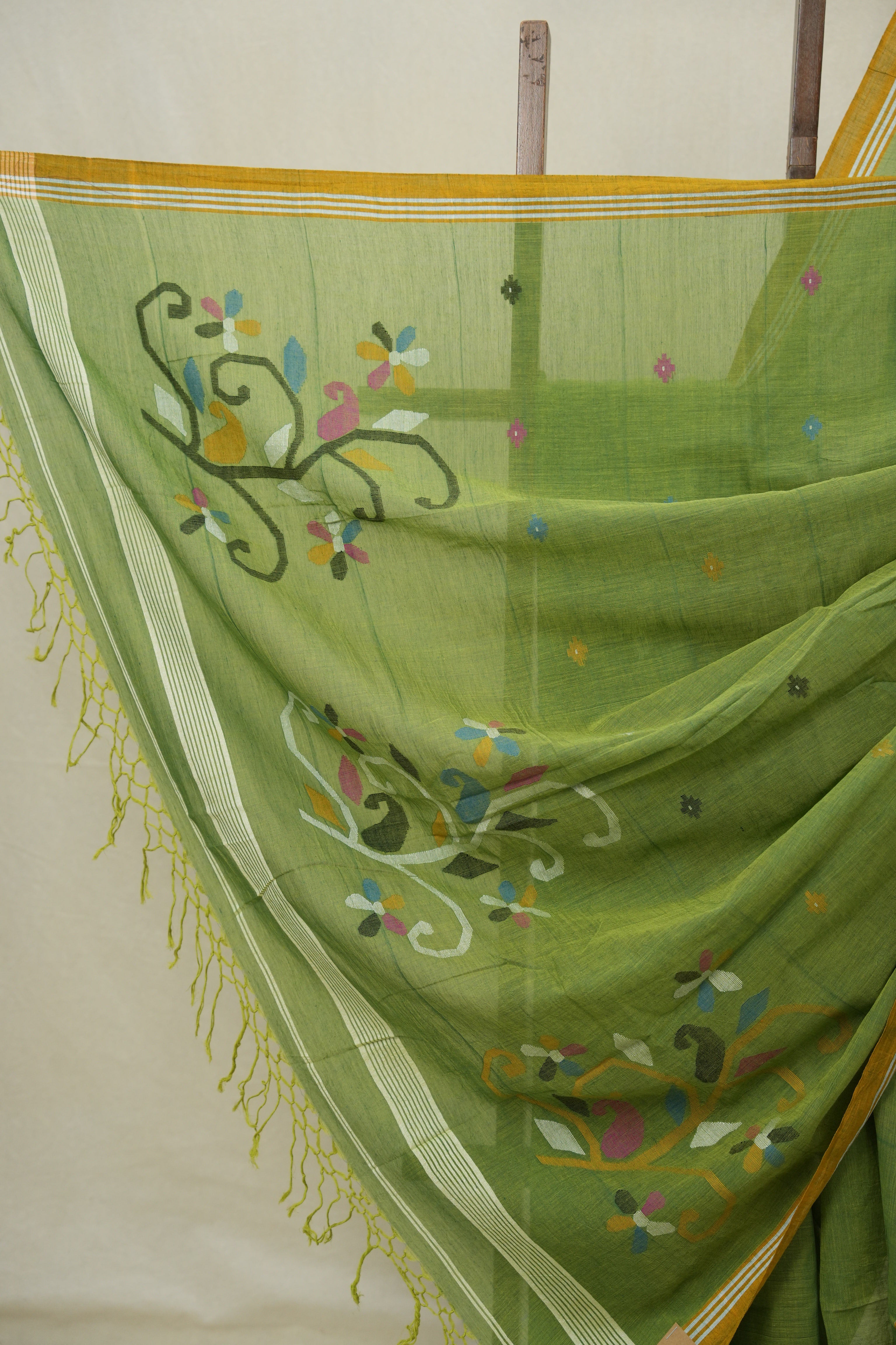 Leaf Green Mul Bengal Cotton Jamdani Saree - SRLGBCJS215