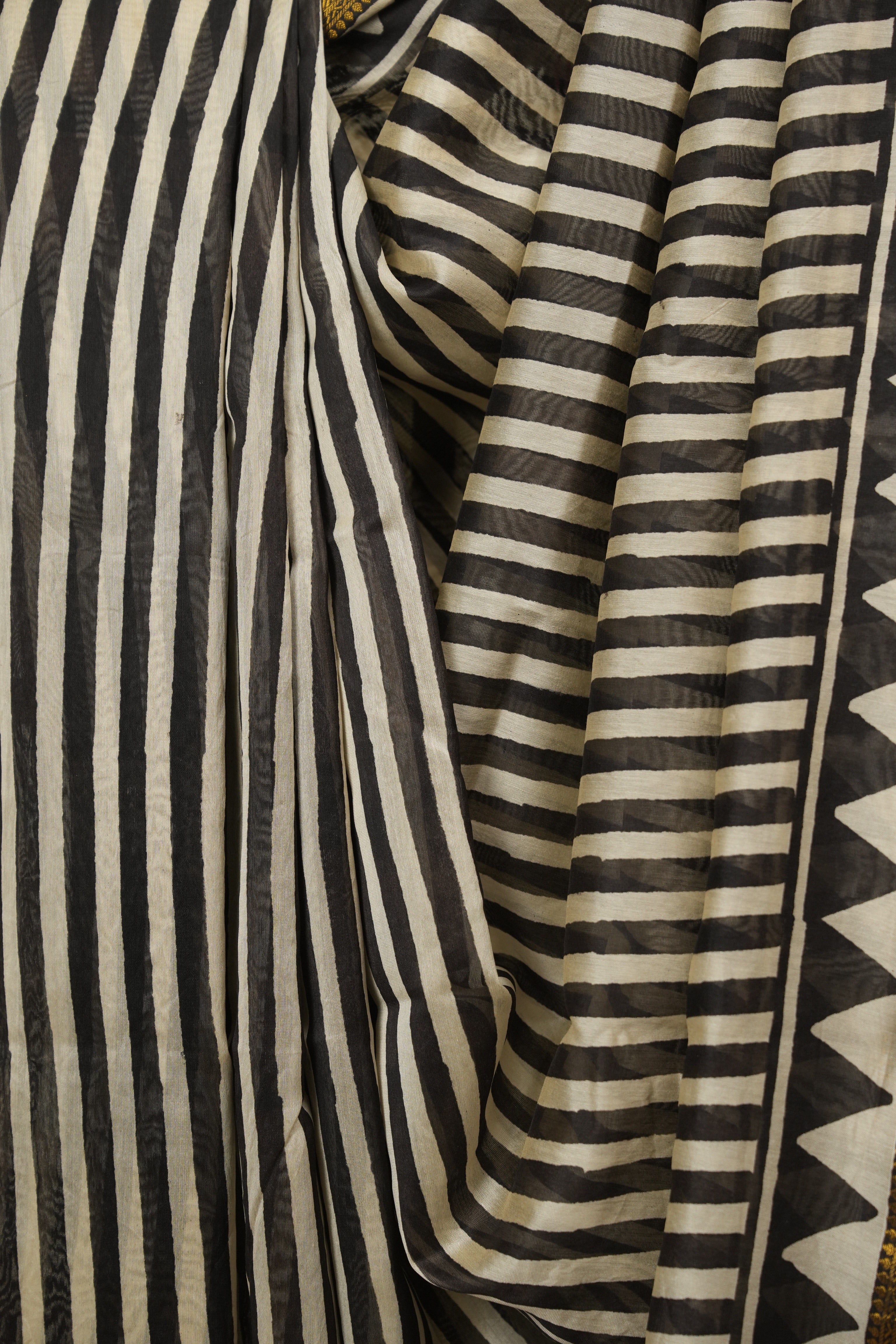 Off-White-Black HBP Cotton Silk Saree With Maheshwari Border - SROWBCSS1832