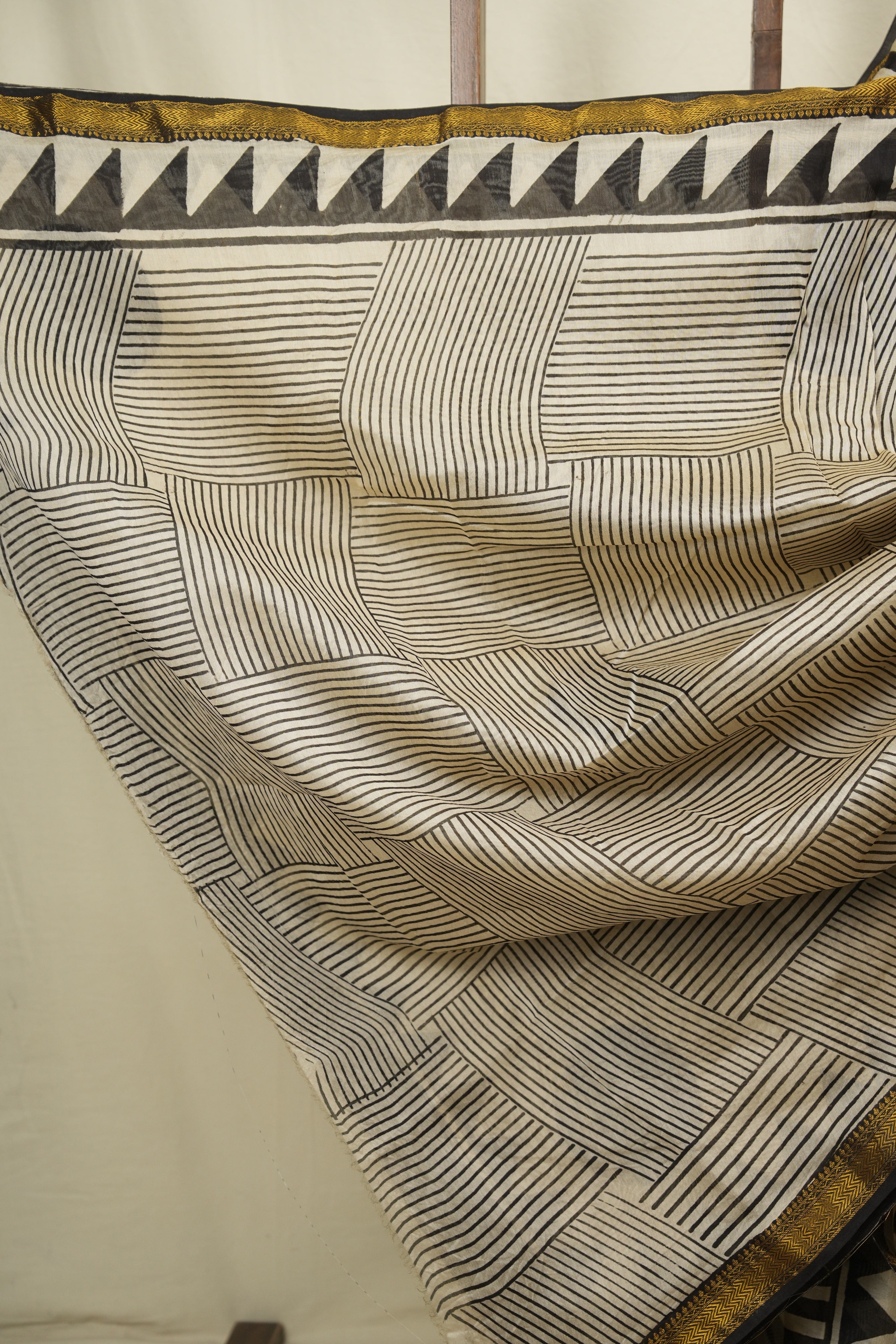 Off-White-Black HBP Cotton Silk Saree With Maheshwari Border - SROWBCSS1832