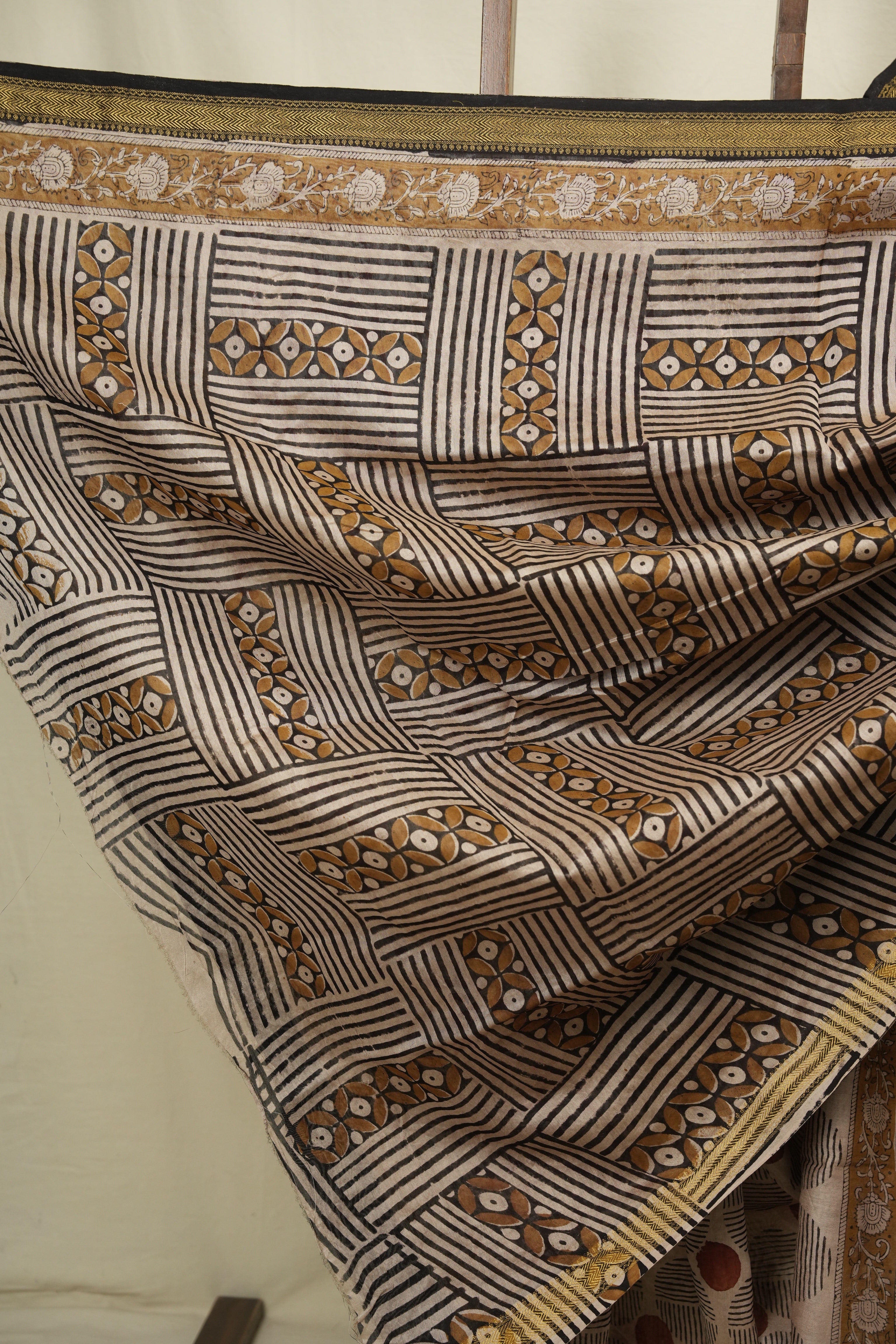 Cream HBP Cotton Silk Saree With Maheshwari Border - SRCCSS1831