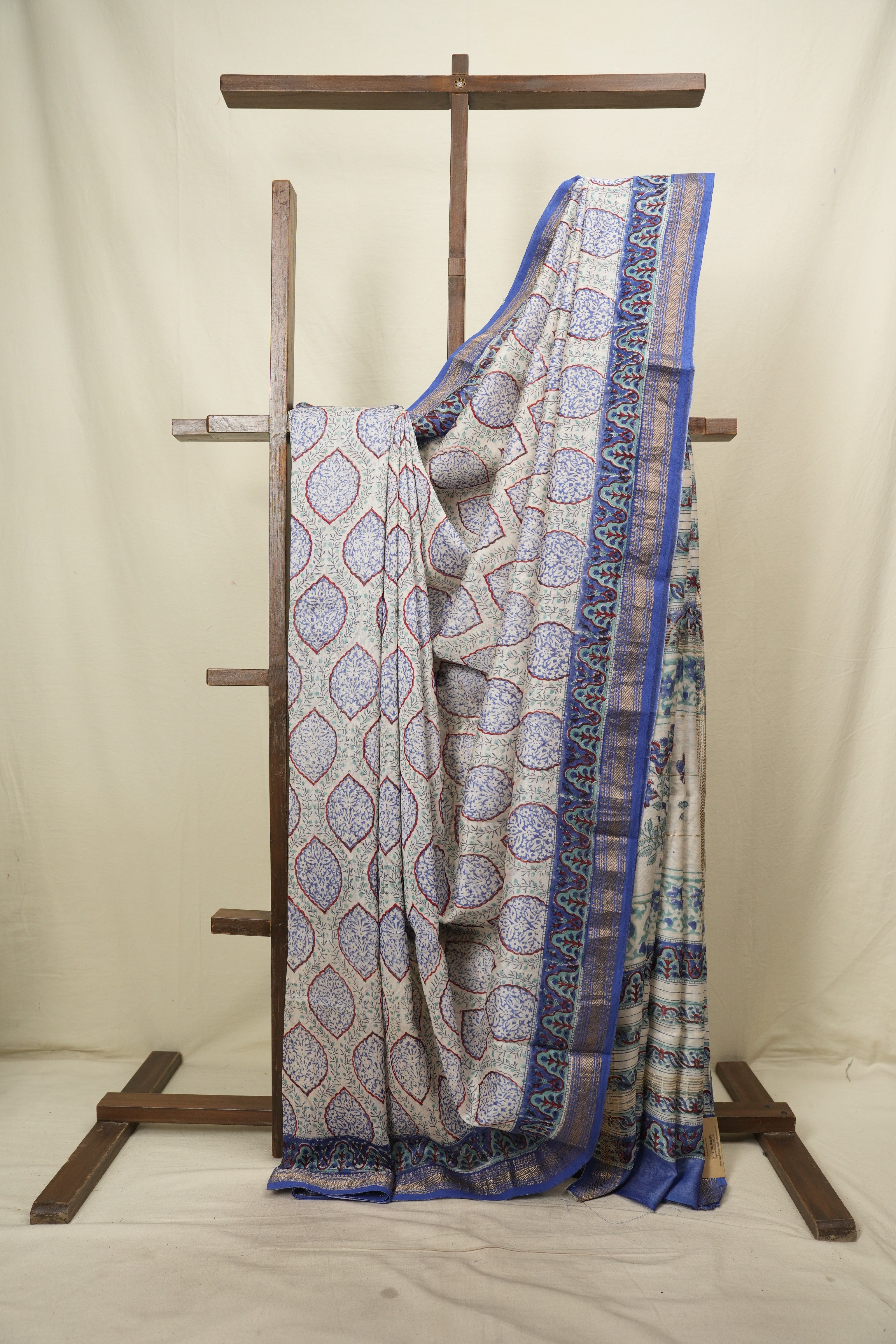 White HBP Cotton Silk Saree With Maheshwari Border - SRWCSS1825