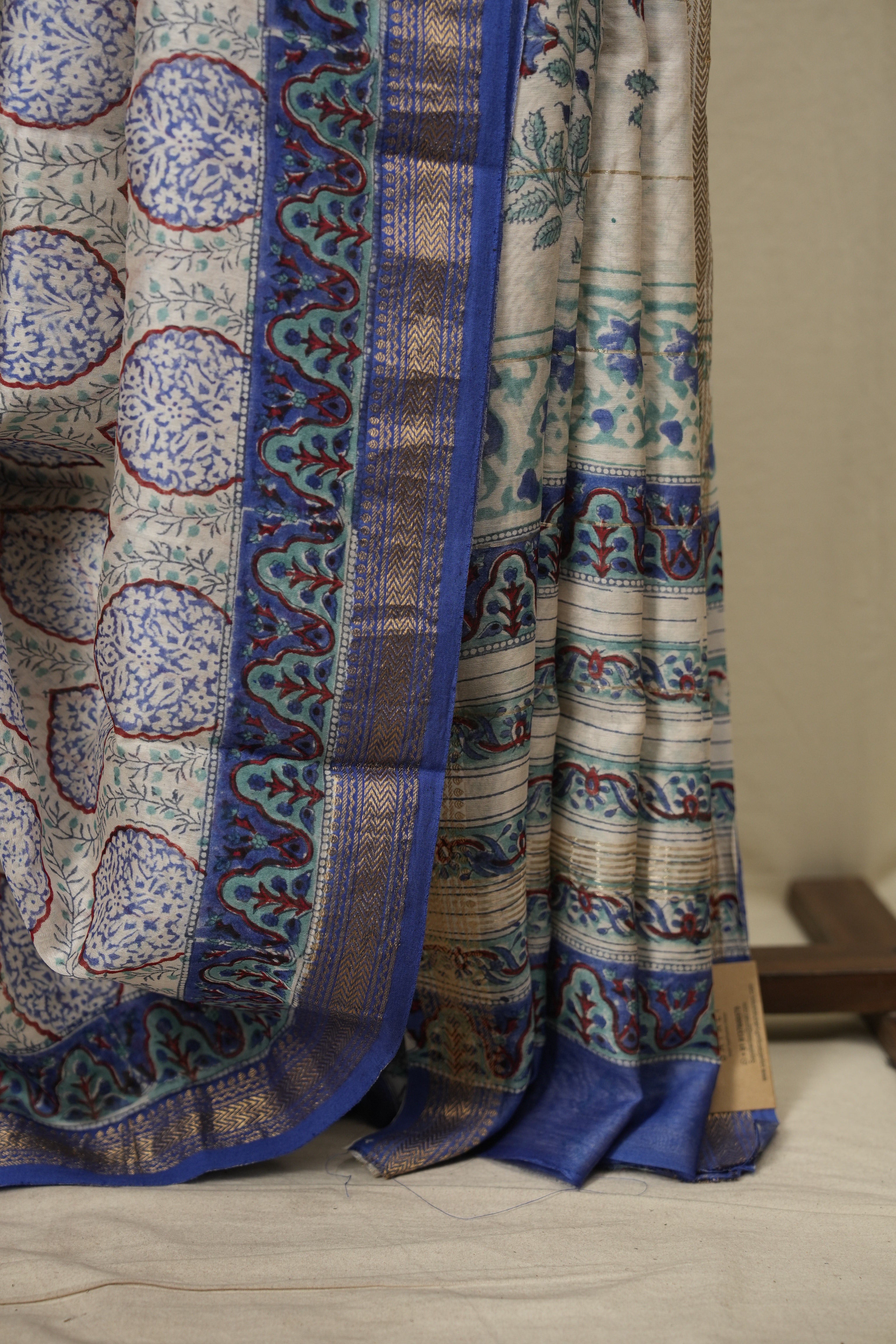 White HBP Cotton Silk Saree With Maheshwari Border - SRWCSS1825