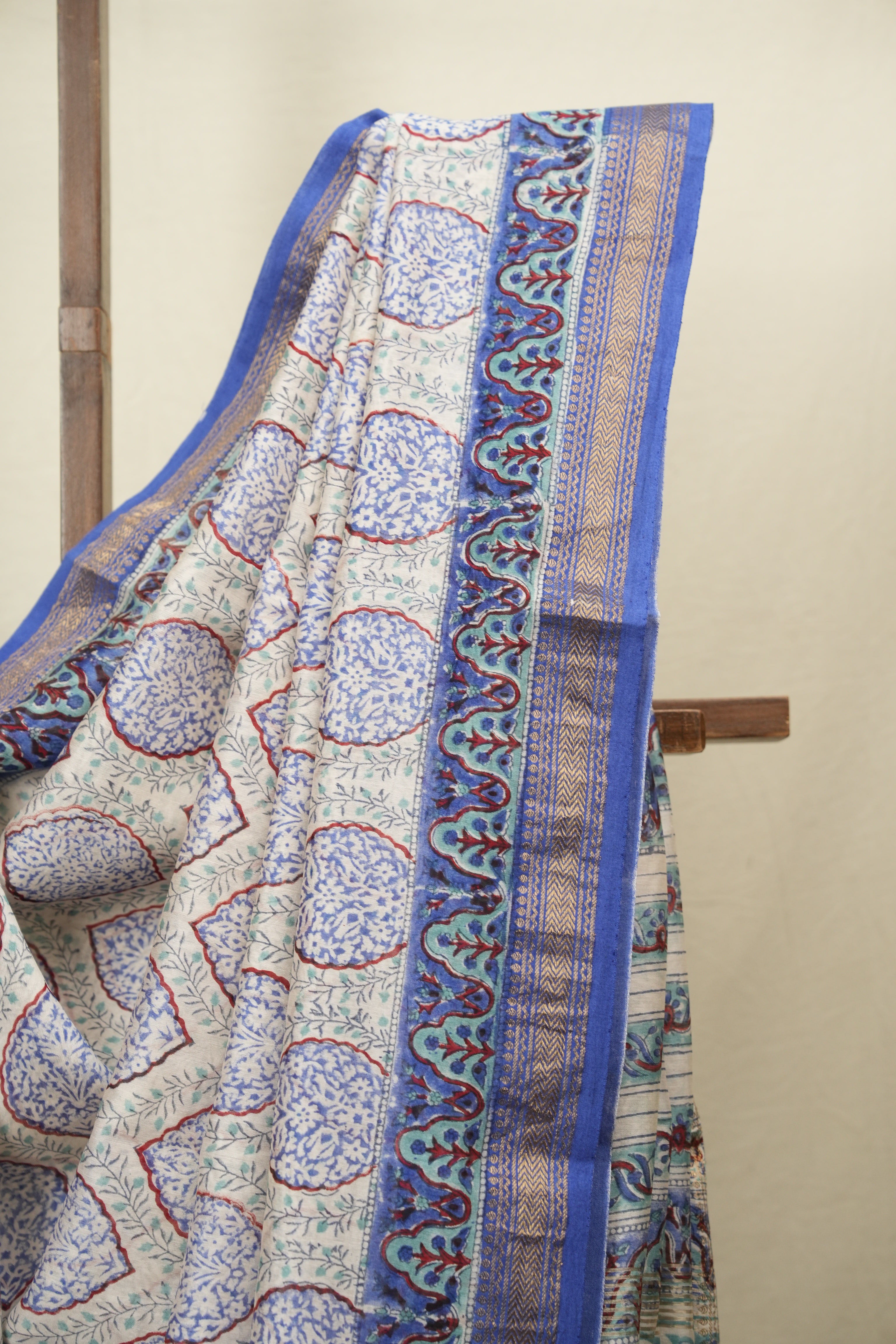 White HBP Cotton Silk Saree With Maheshwari Border - SRWCSS1825
