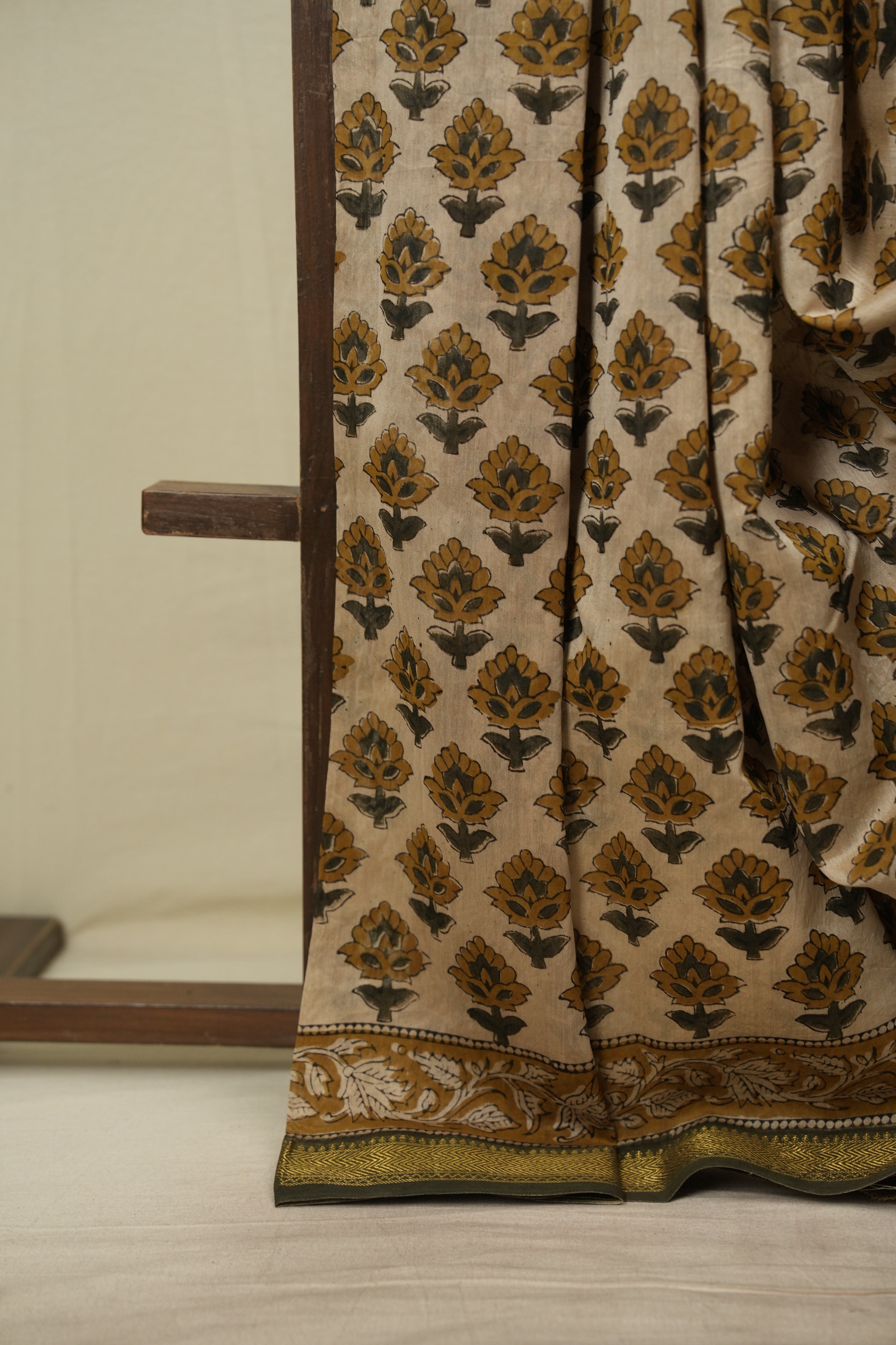 Cream HBP Cotton Silk Saree With Maheshwari Border - SRCCSS1819