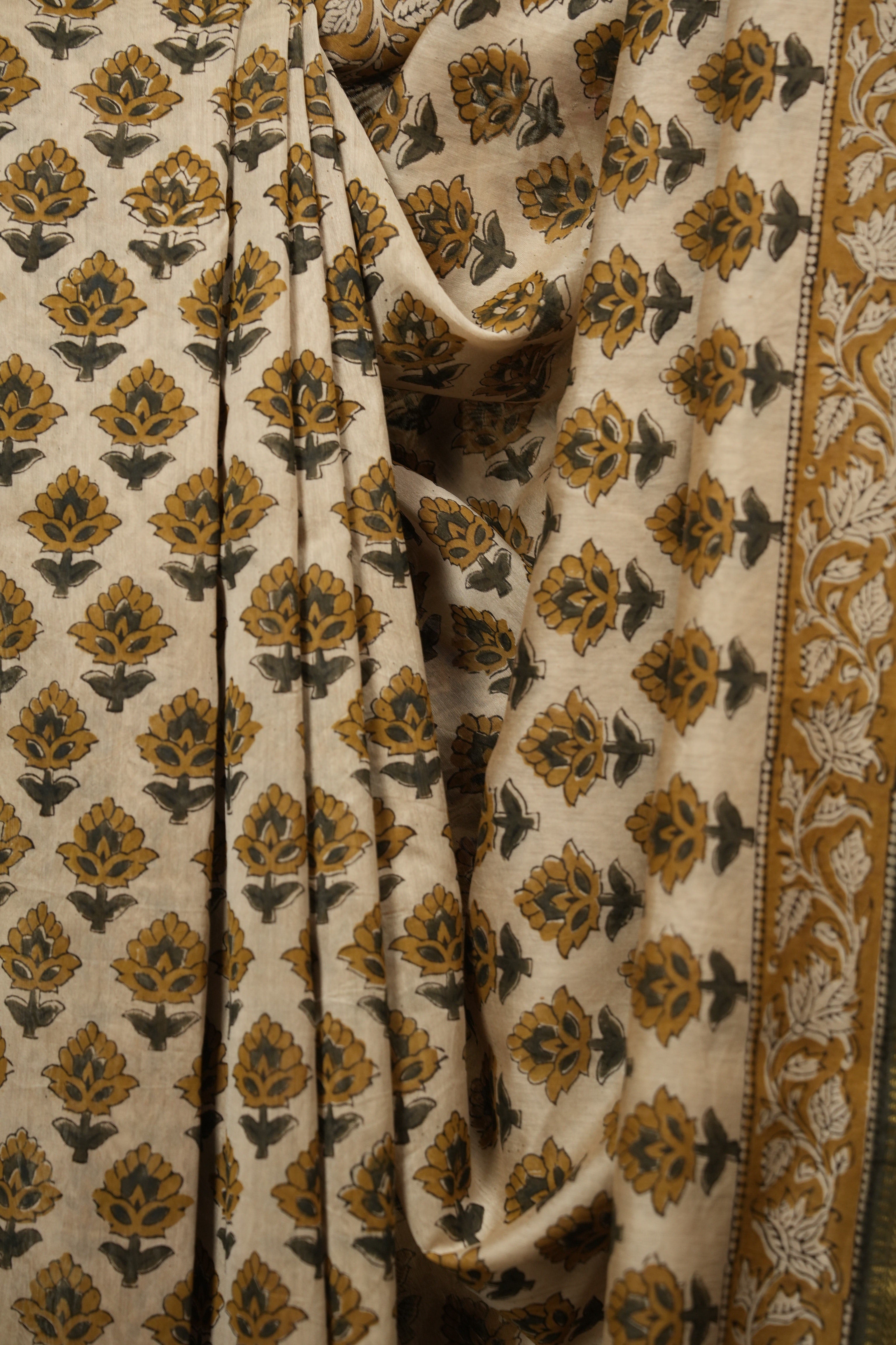 Cream HBP Cotton Silk Saree With Maheshwari Border - SRCCSS1819
