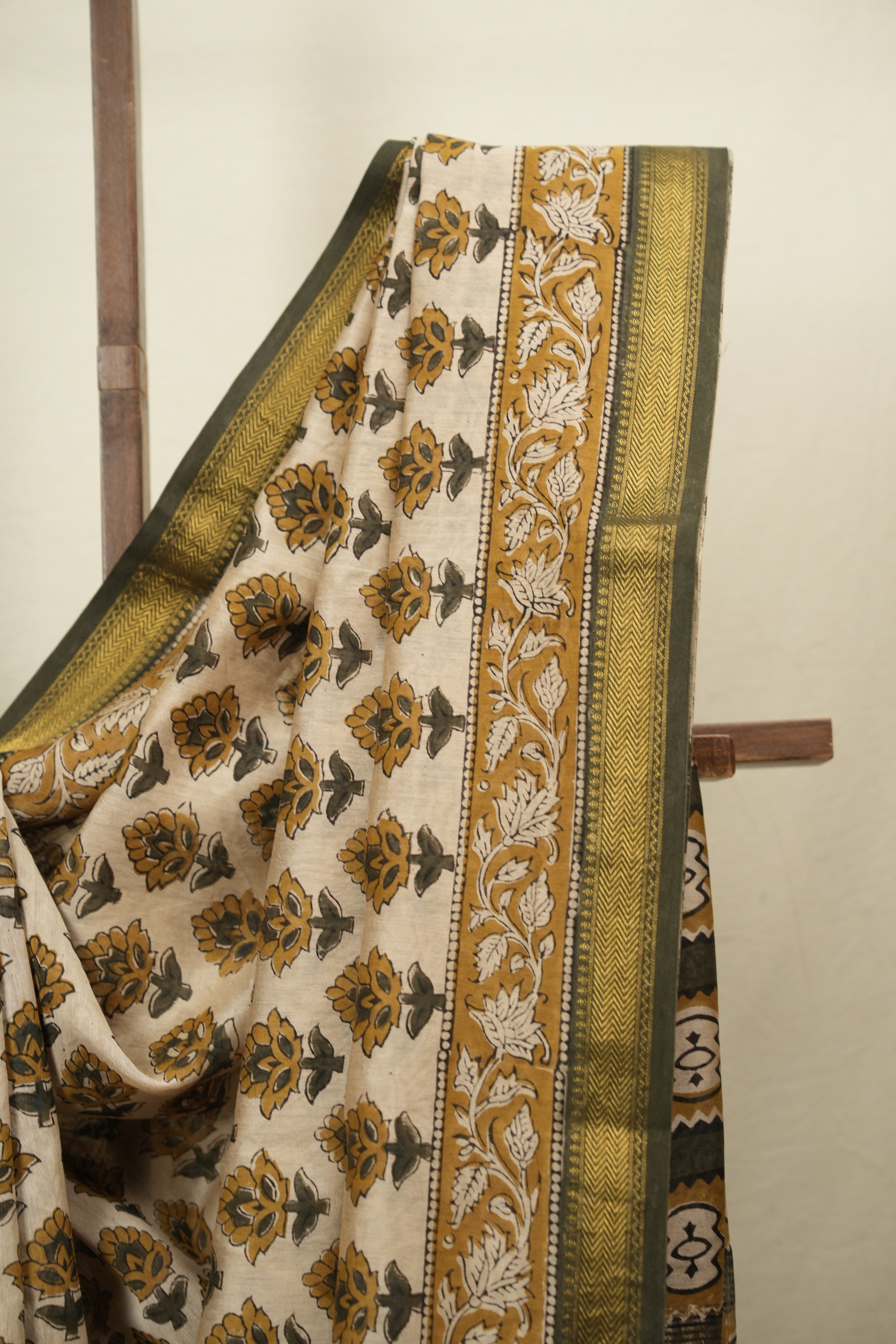 Cream HBP Cotton Silk Saree With Maheshwari Border - SRCCSS1819
