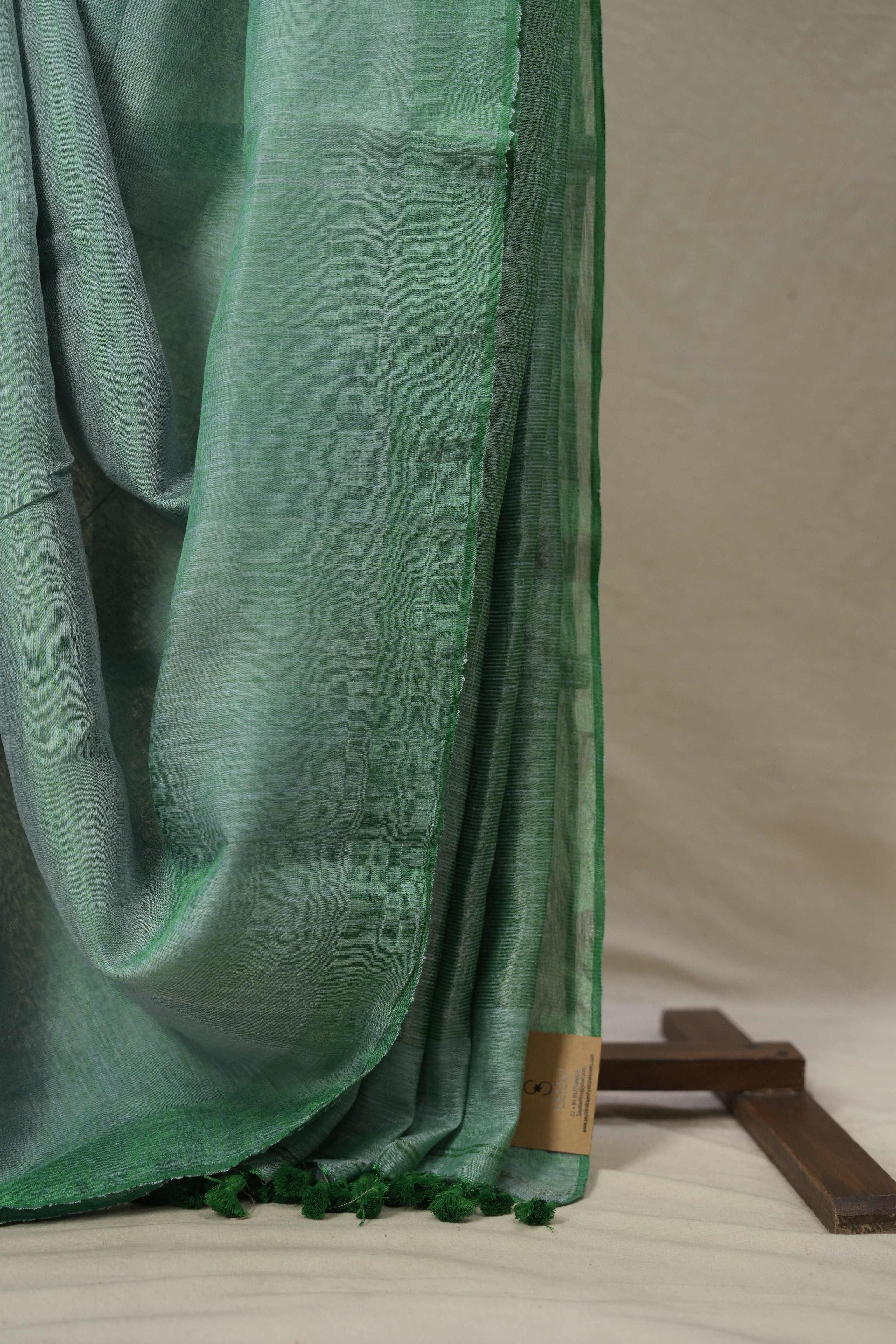 Two Tone Green Tissue Linen Saree With Tassels - SRTTGTLS282