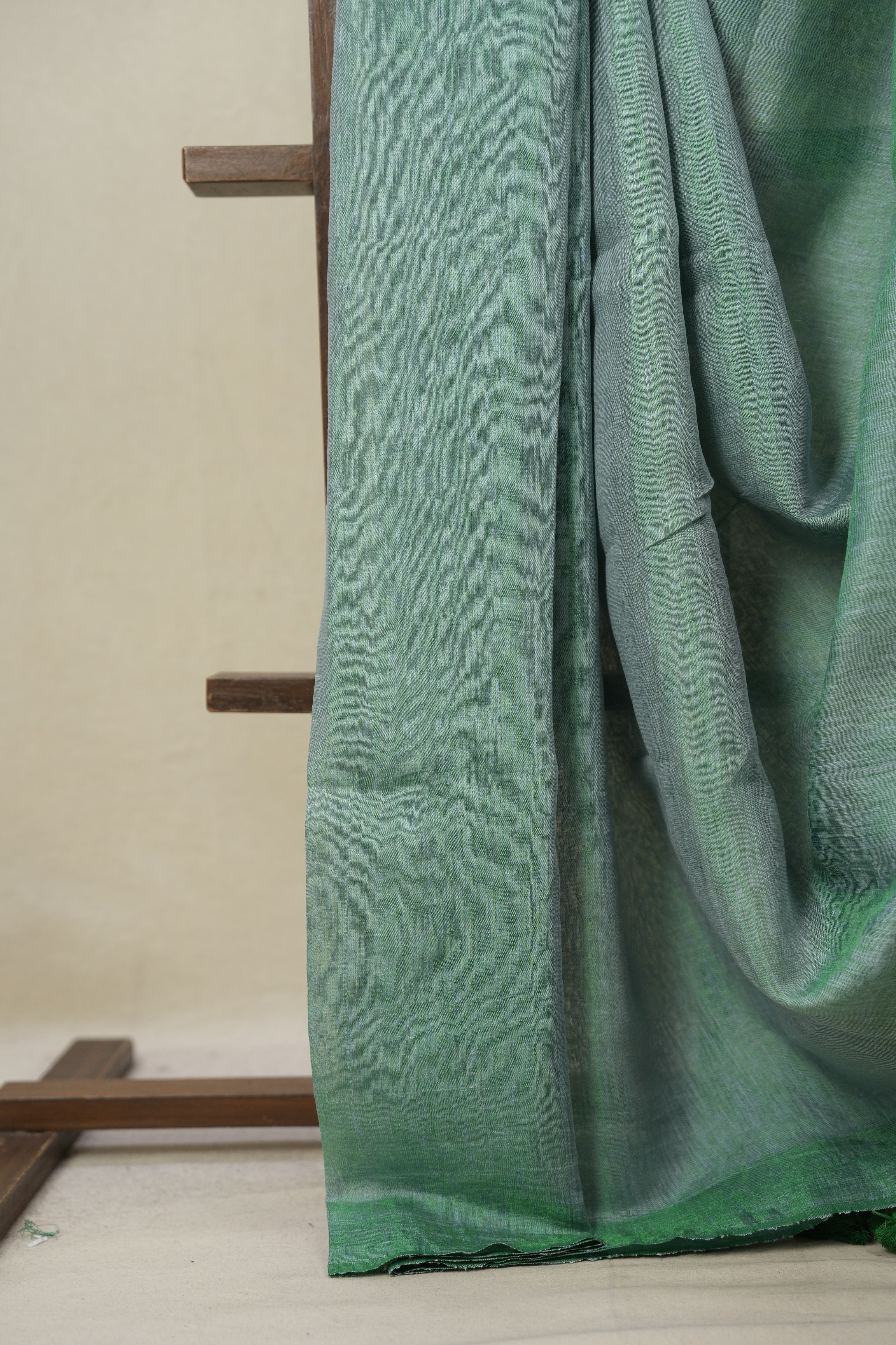 Two Tone Green Tissue Linen Saree With Tassels - SRTTGTLS282