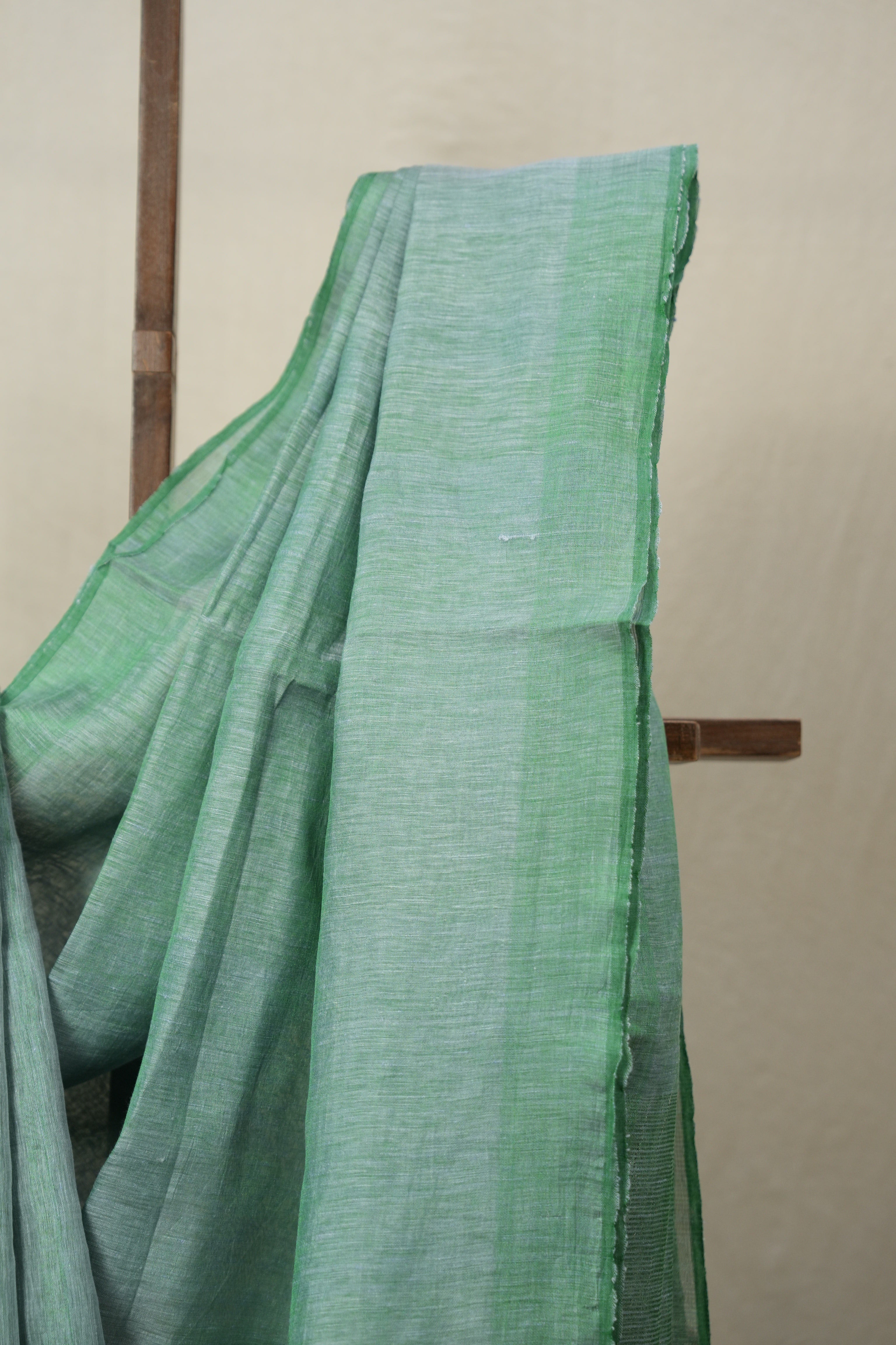 Two Tone Green Tissue Linen Saree With Tassels - SRTTGTLS282