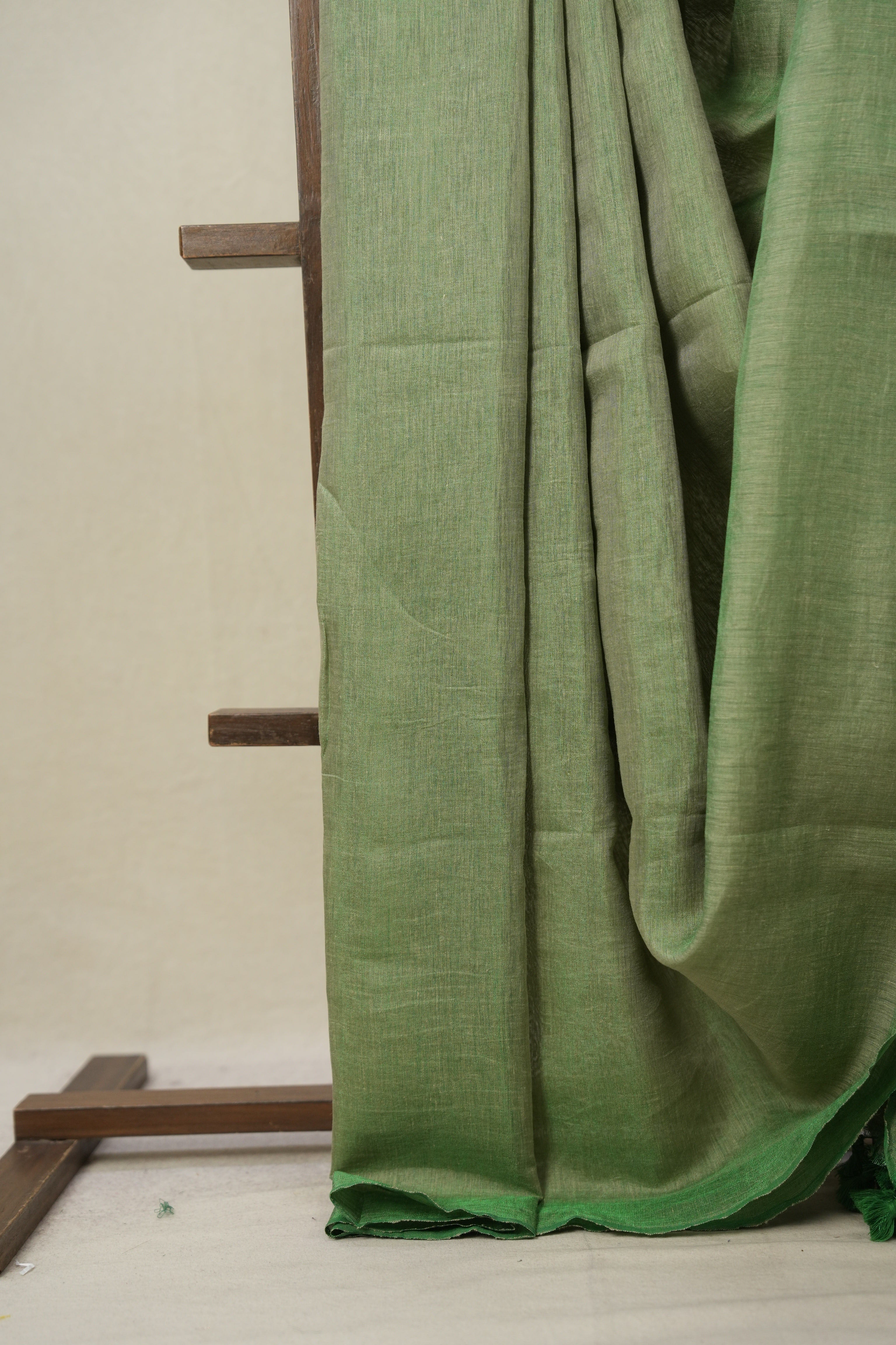 Metallic Green Tissue Linen Saree With Tassels - SRMGTLS284