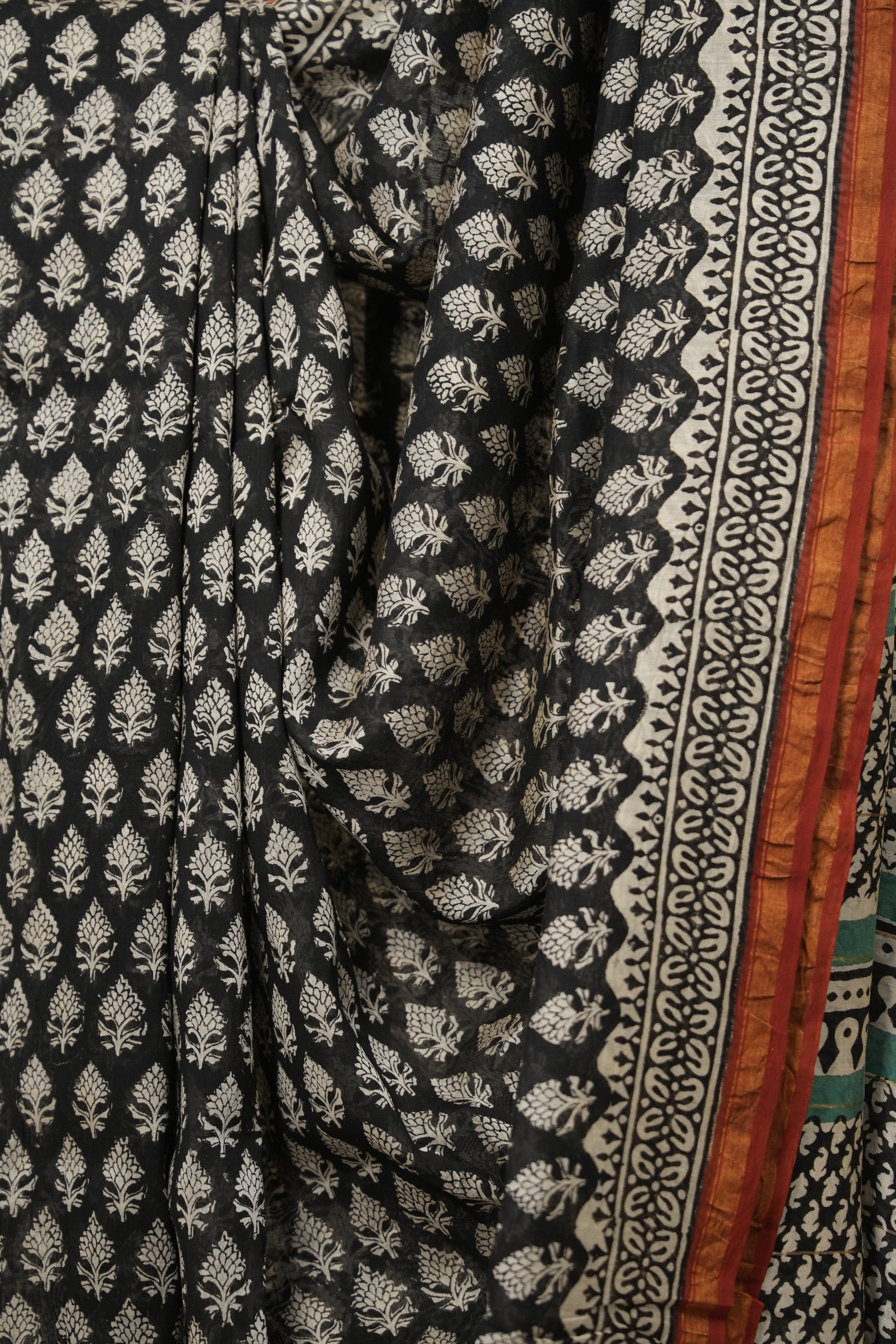 Black-White HBP Cotton Silk Saree With Chanderi Border - SRBWCSS1404