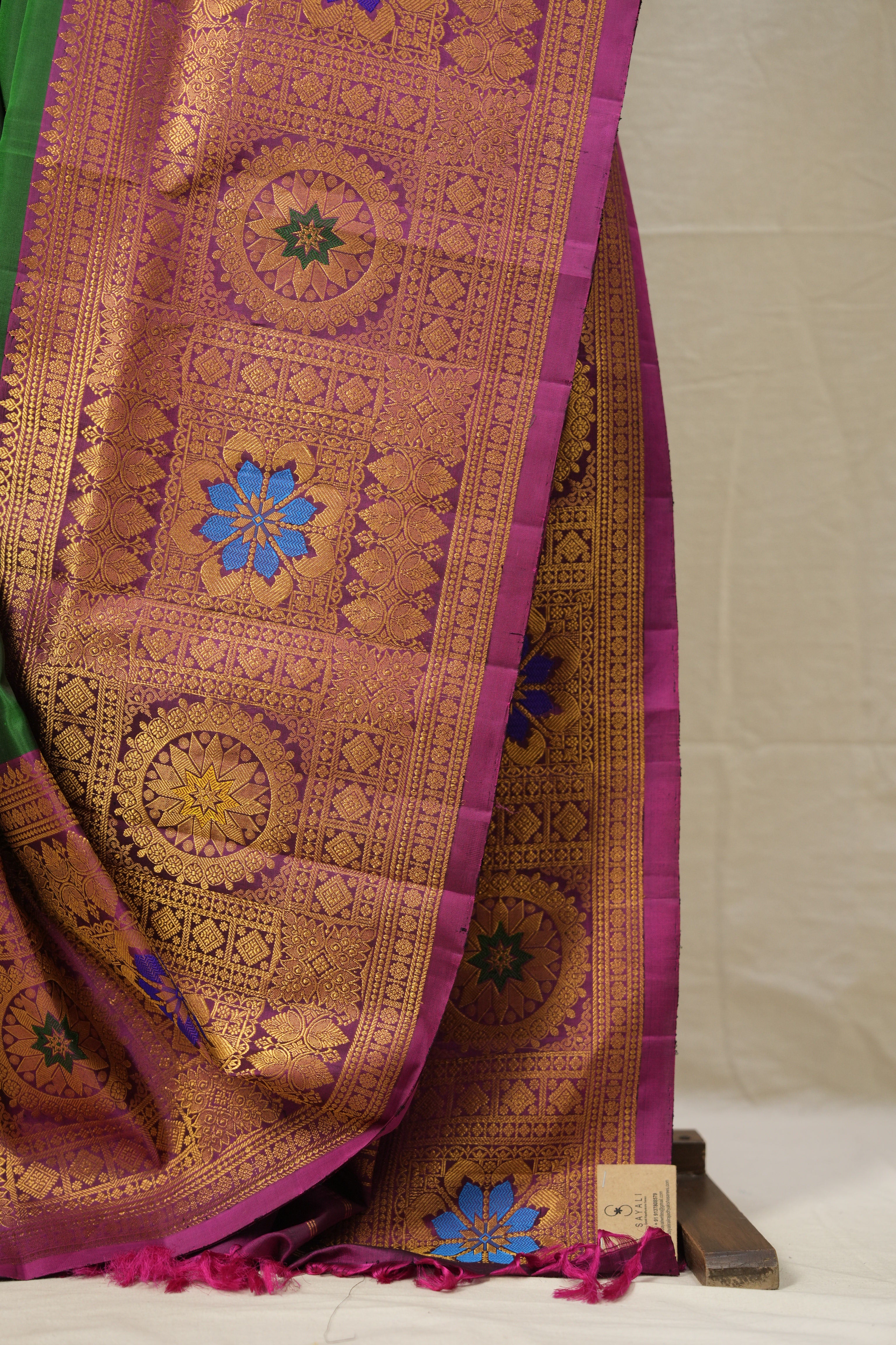 Green Gadwal Silk Saree - SRGGSS575