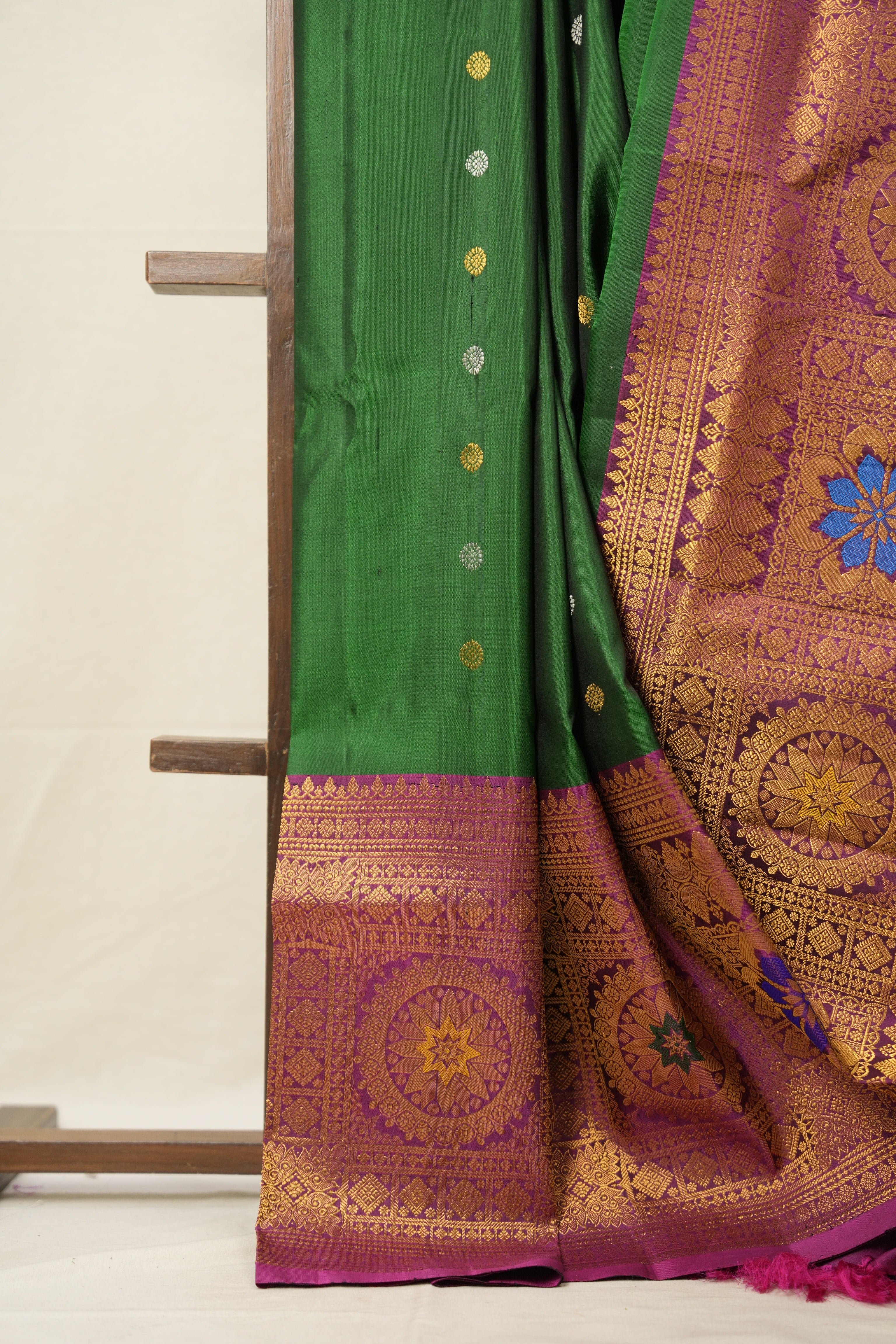 Green Gadwal Silk Saree - SRGGSS575