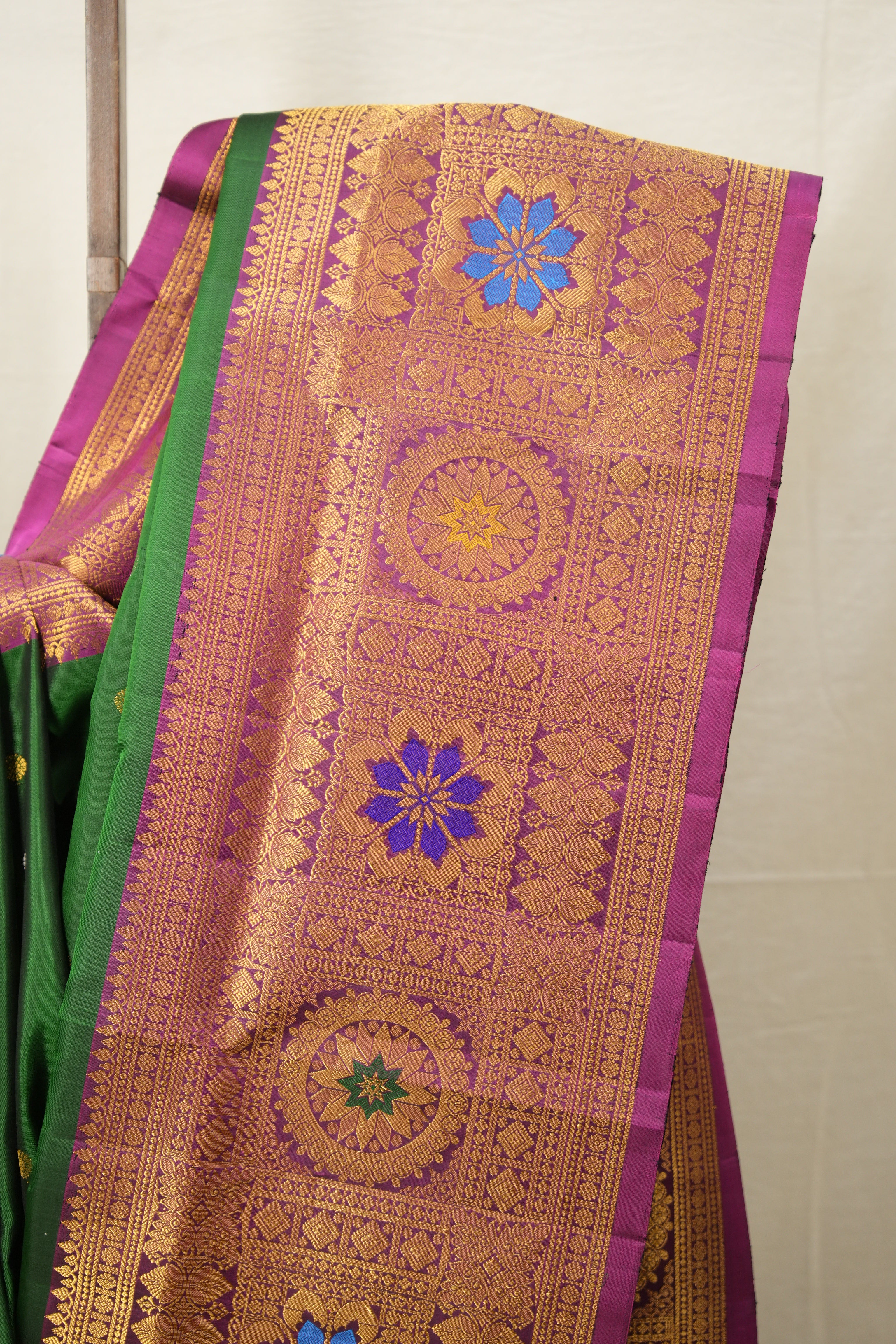 Green Gadwal Silk Saree - SRGGSS575