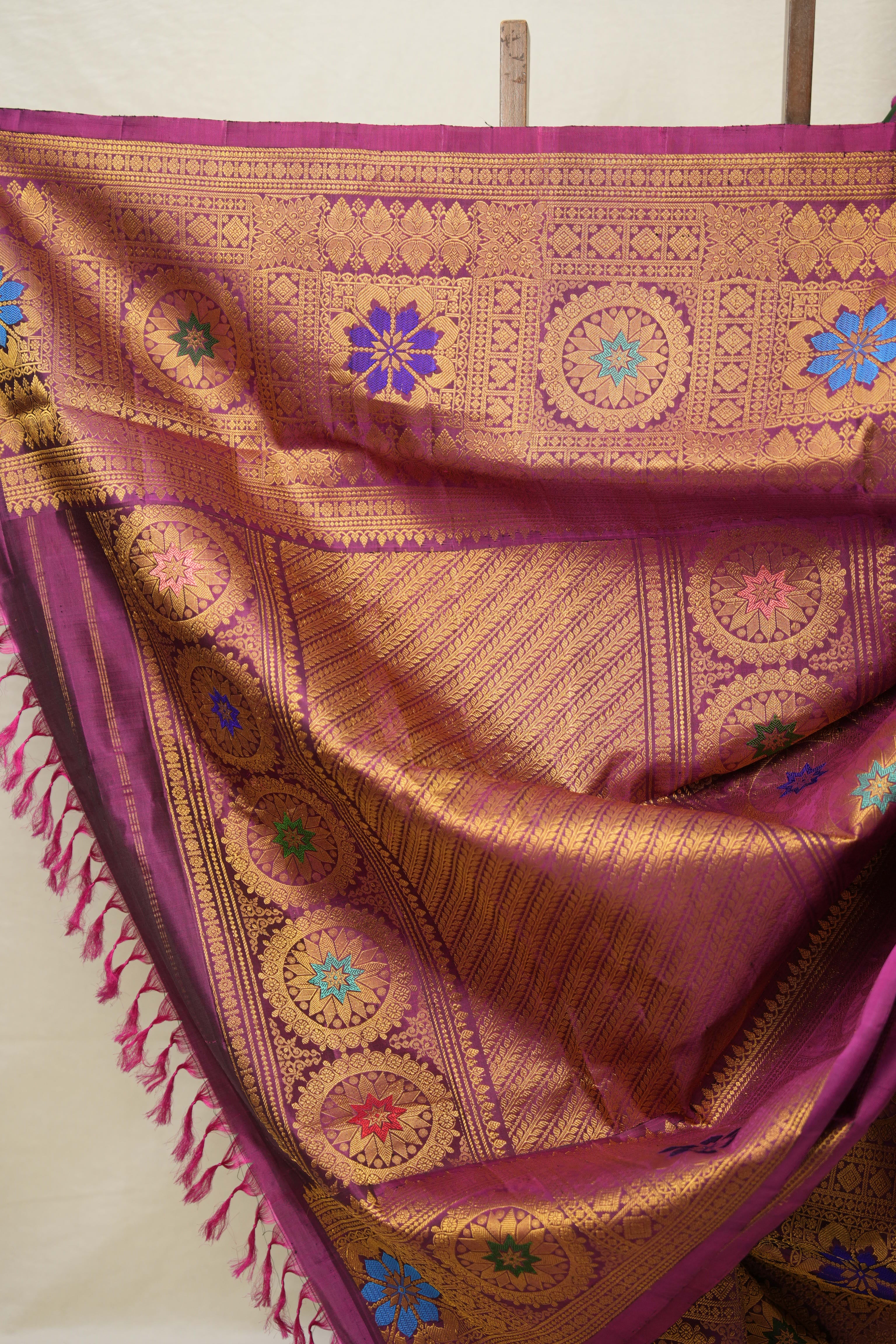 Green Gadwal Silk Saree - SRGGSS575