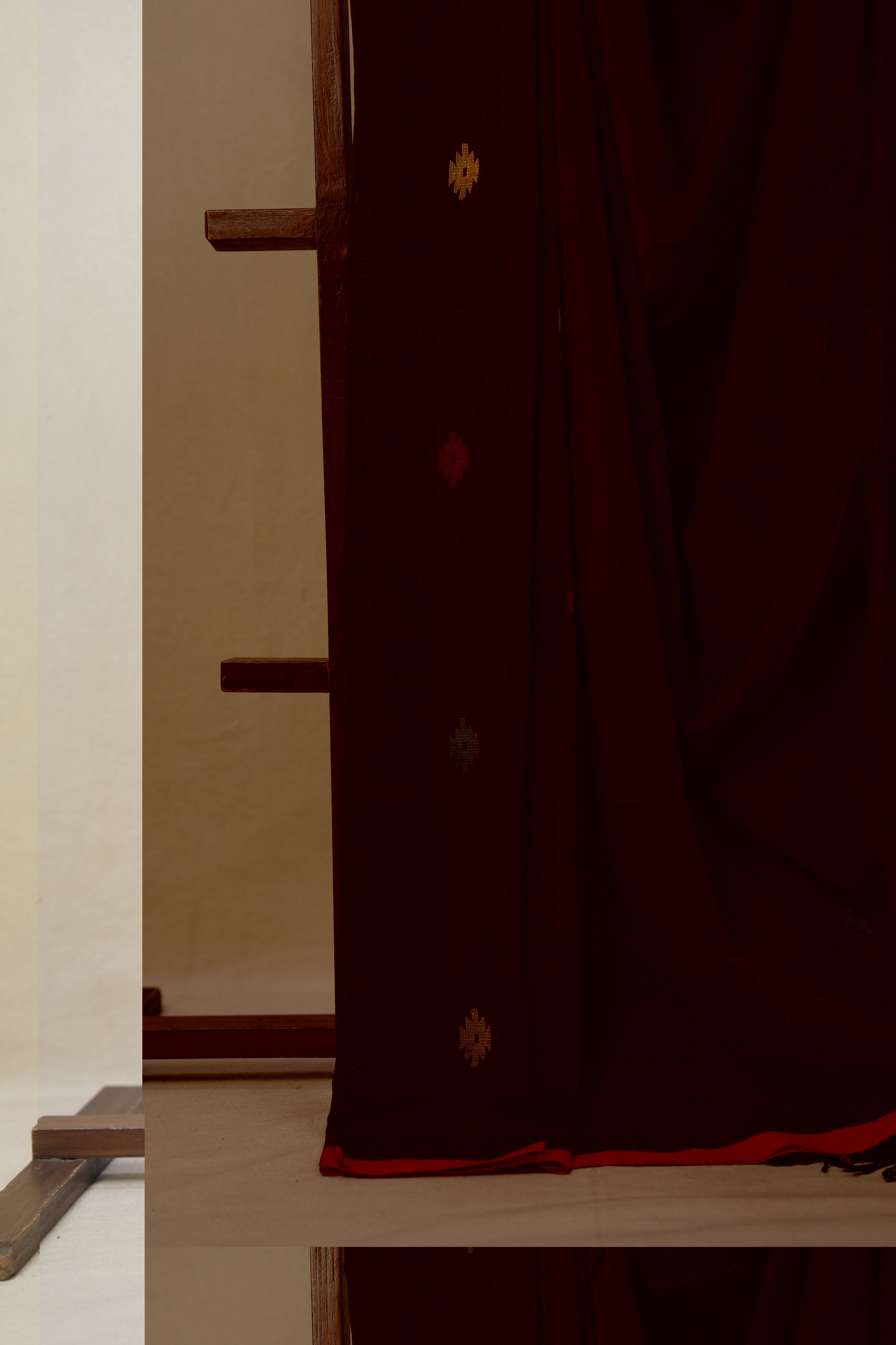 Dark Plum Mul Bengal Cotton Jamdani Saree - SRDPMBCJS195