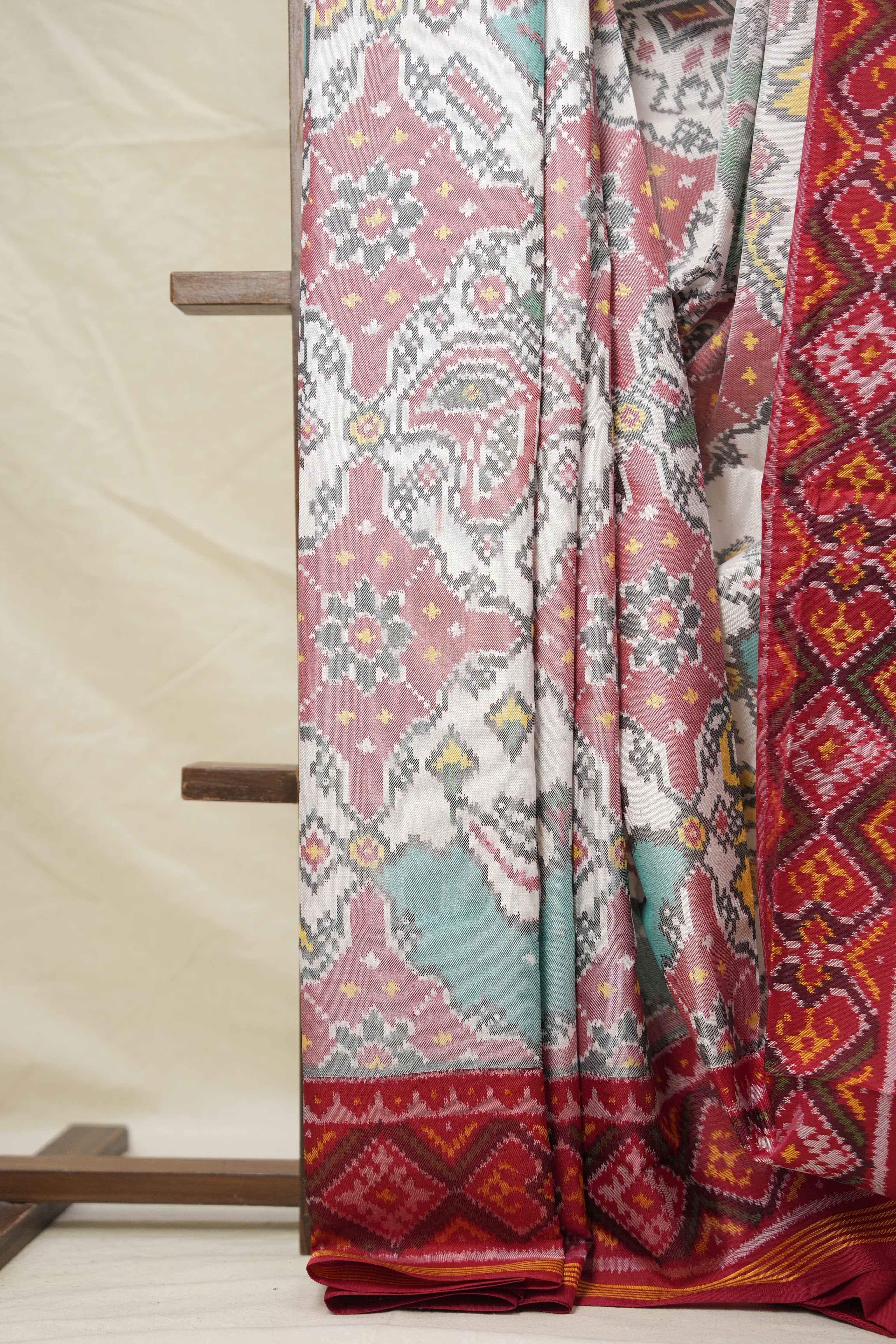 White Red Rajkot Patola Silk Saree - SRWRRPSS530